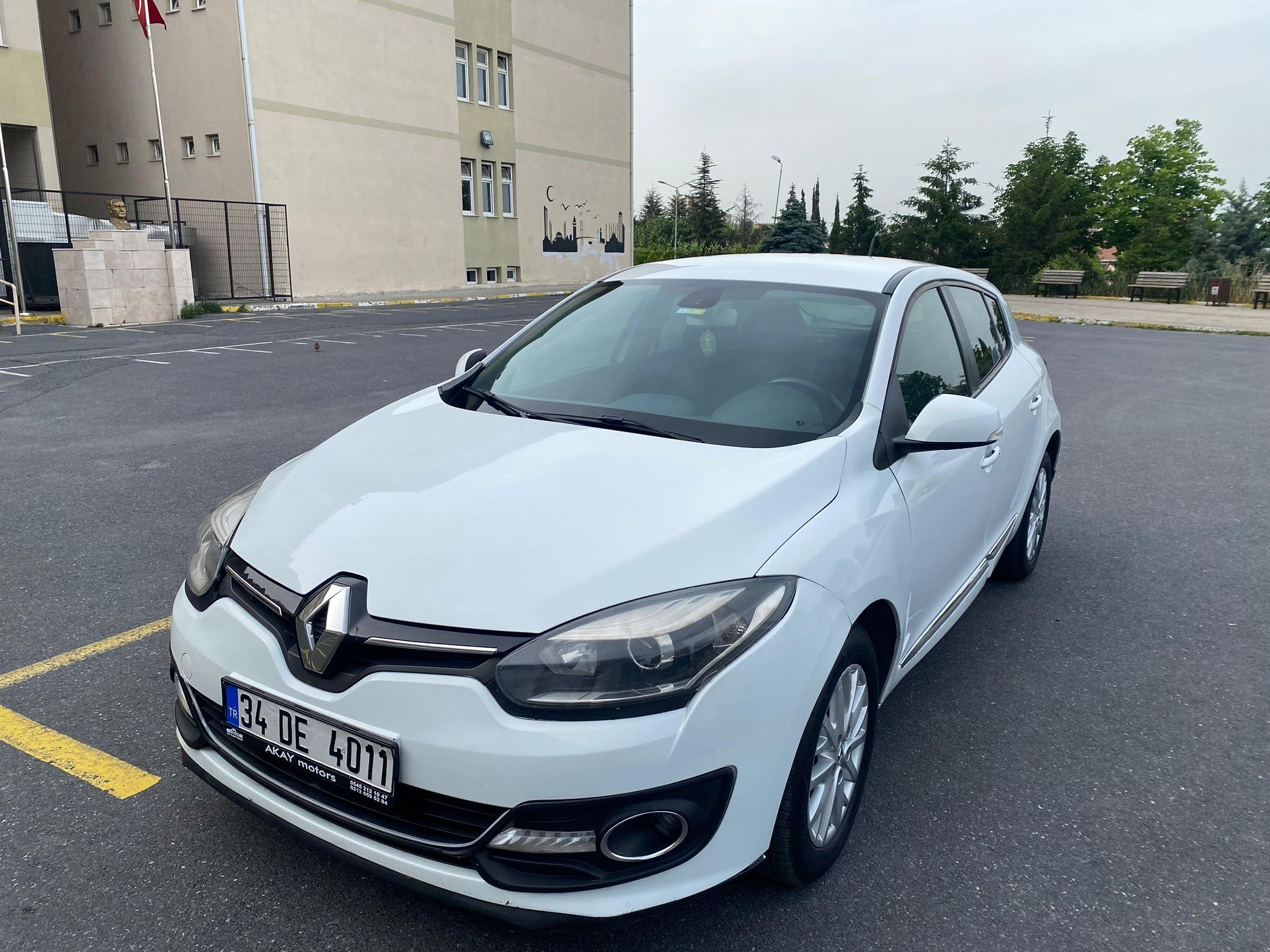 2015 model yeni kasa megan (elden senetle araba)