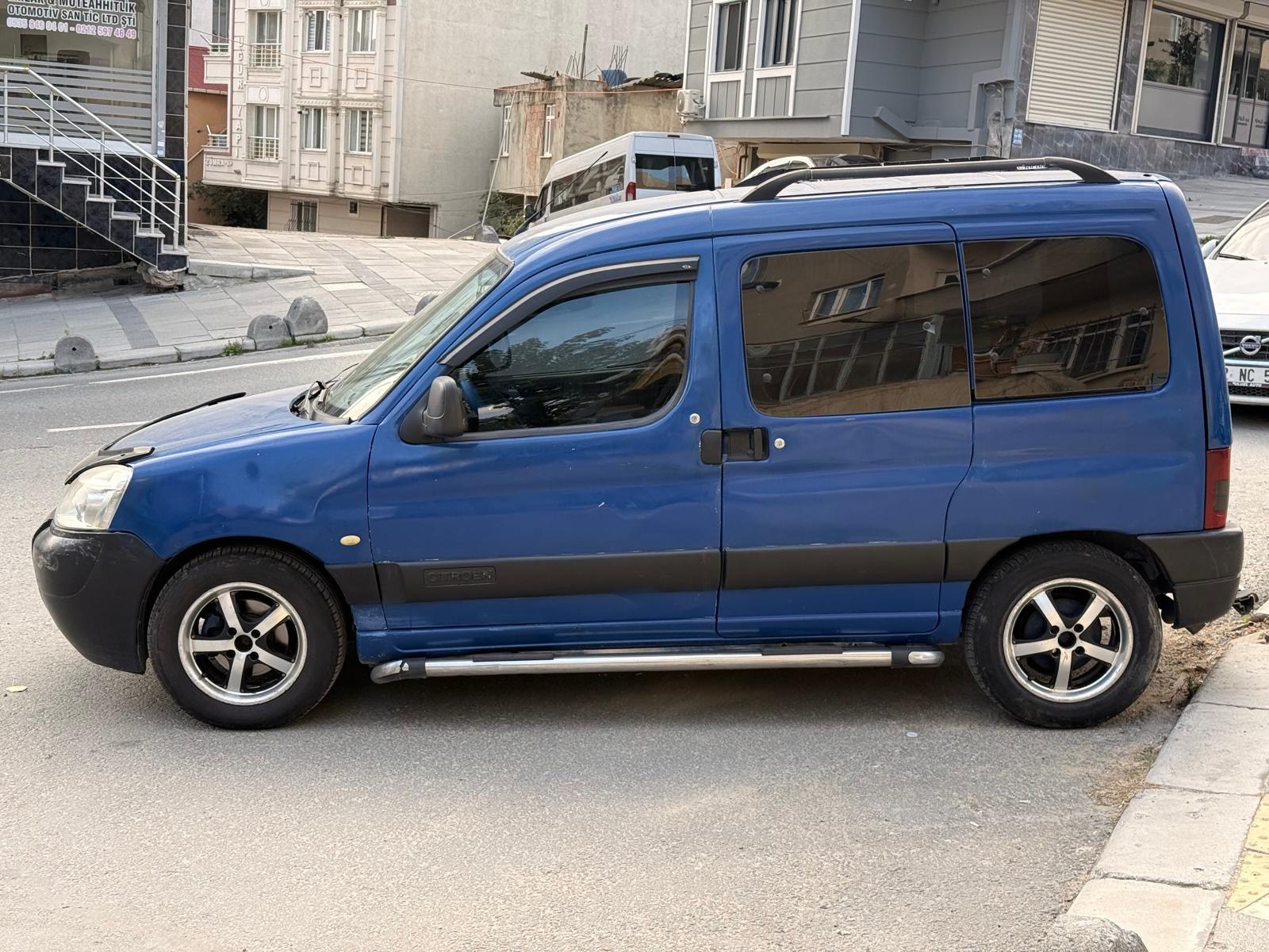 100 BİN PEŞİNAT İLE elden senetle çok temiz pejo partner taksitle araç