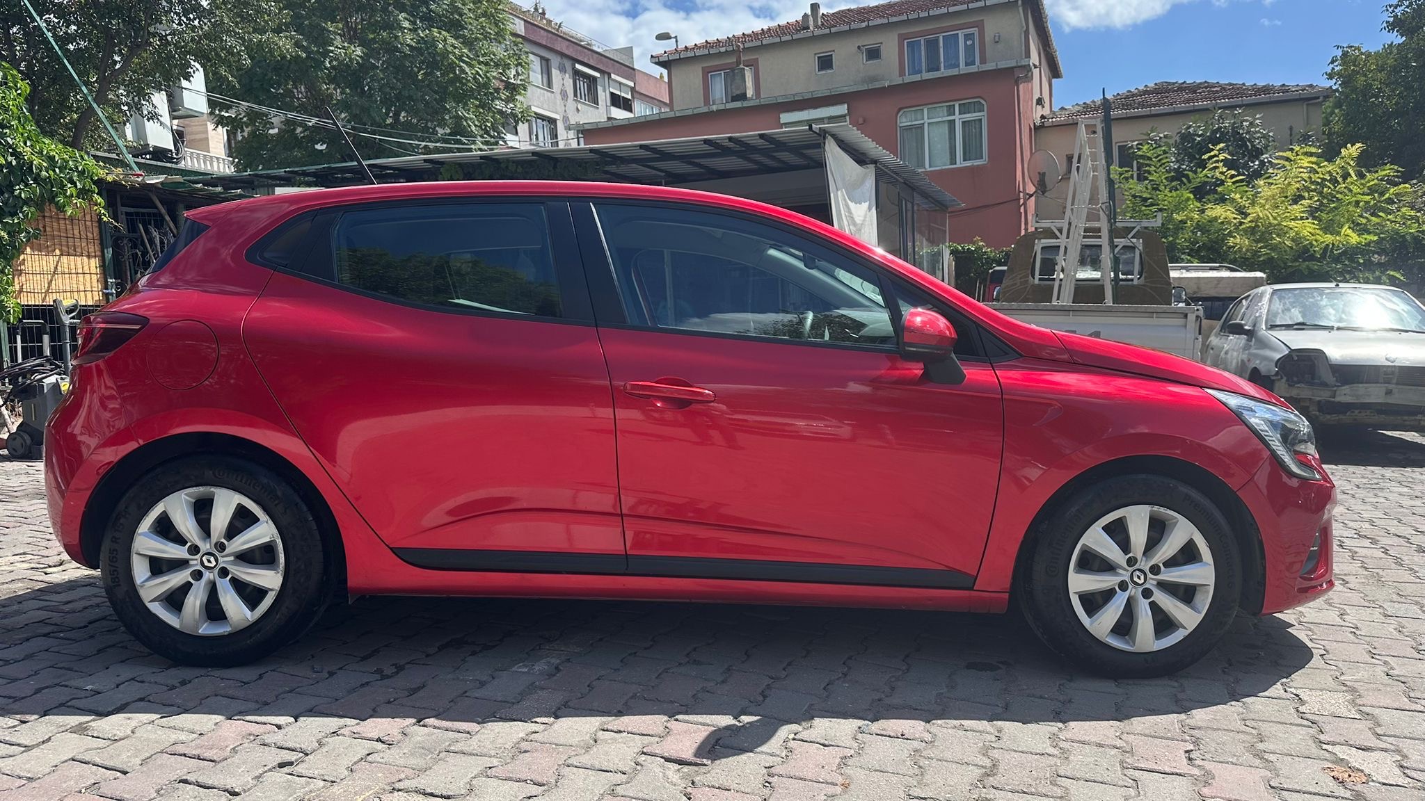2022 MODEL CLİO 1.0TCE JOY OTOMATİK DÜŞÜK PEŞİNAT 36 AY VADE İLE ELDEN