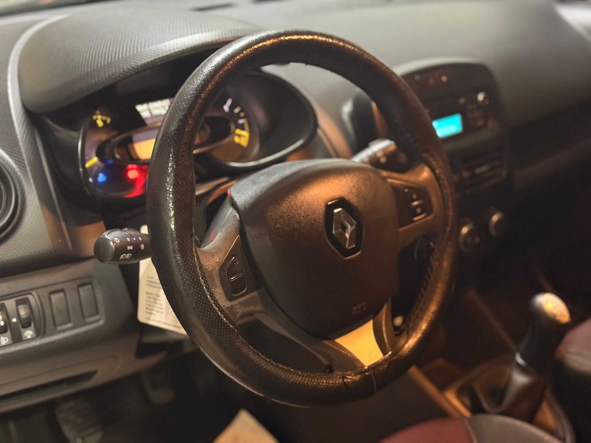 2016 MODEL RENAULT CLIO 1.5 DİZEL KM 170.000 DE DEĞİLENSİZ ELDEN SENET