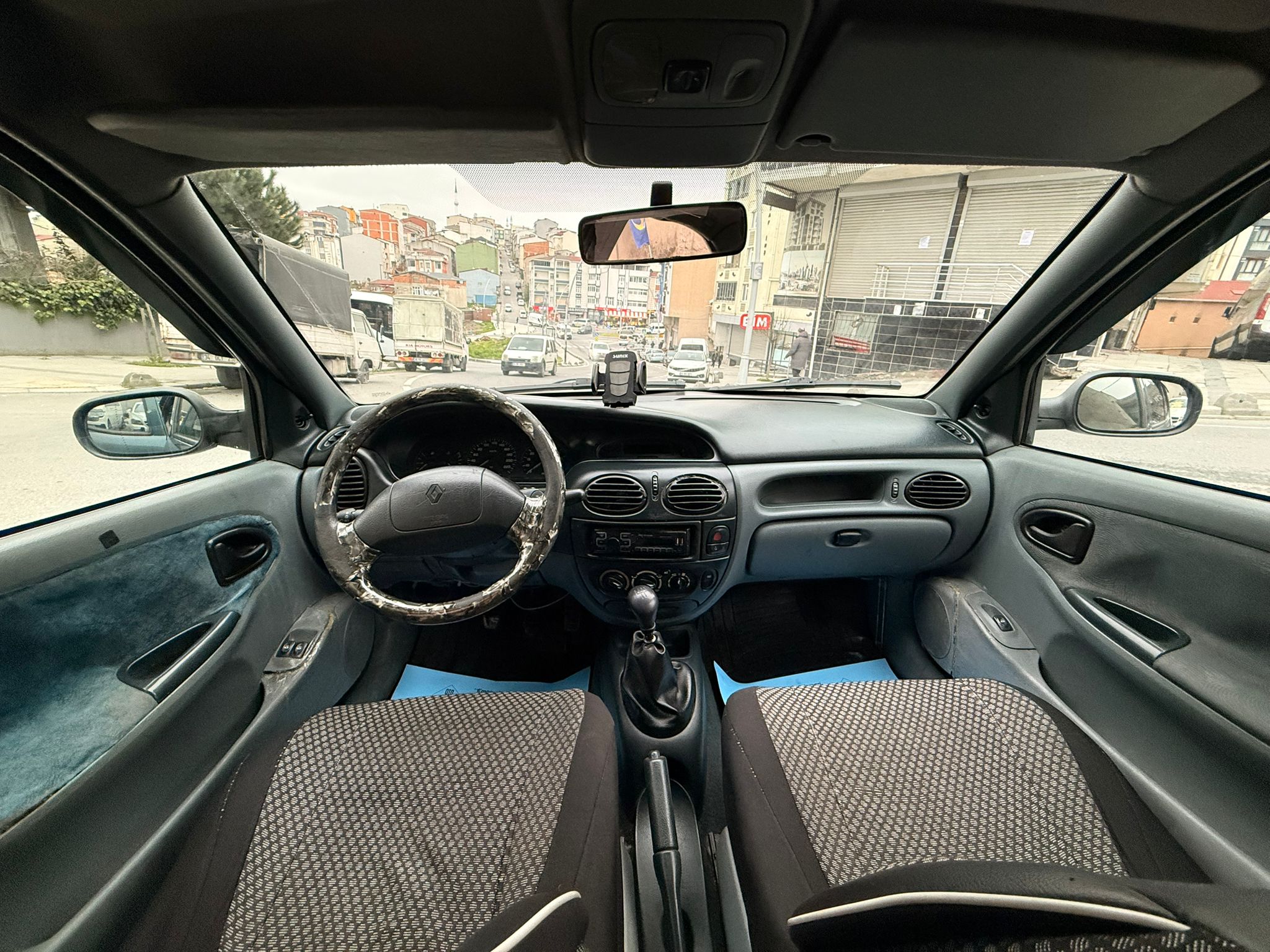 1999 RENAULT MEGAN AYAĞINIZI YERDEN KESER UYGUN FİYATLI DİZEL MANUEL