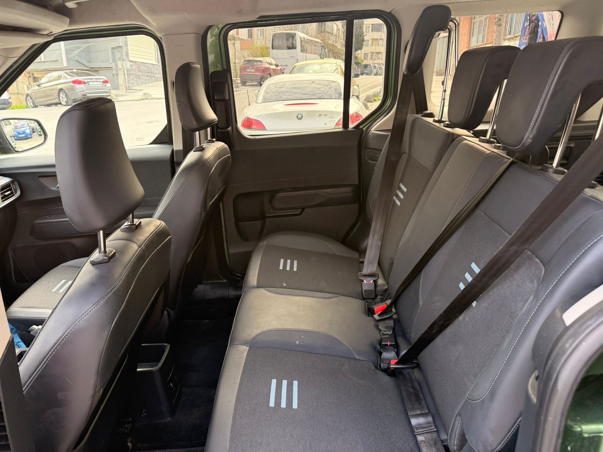 2025 MODEL FULL PAKET FORD COURİER KM 17.BİNDE HASAR KAYITLI UYGUN FİY