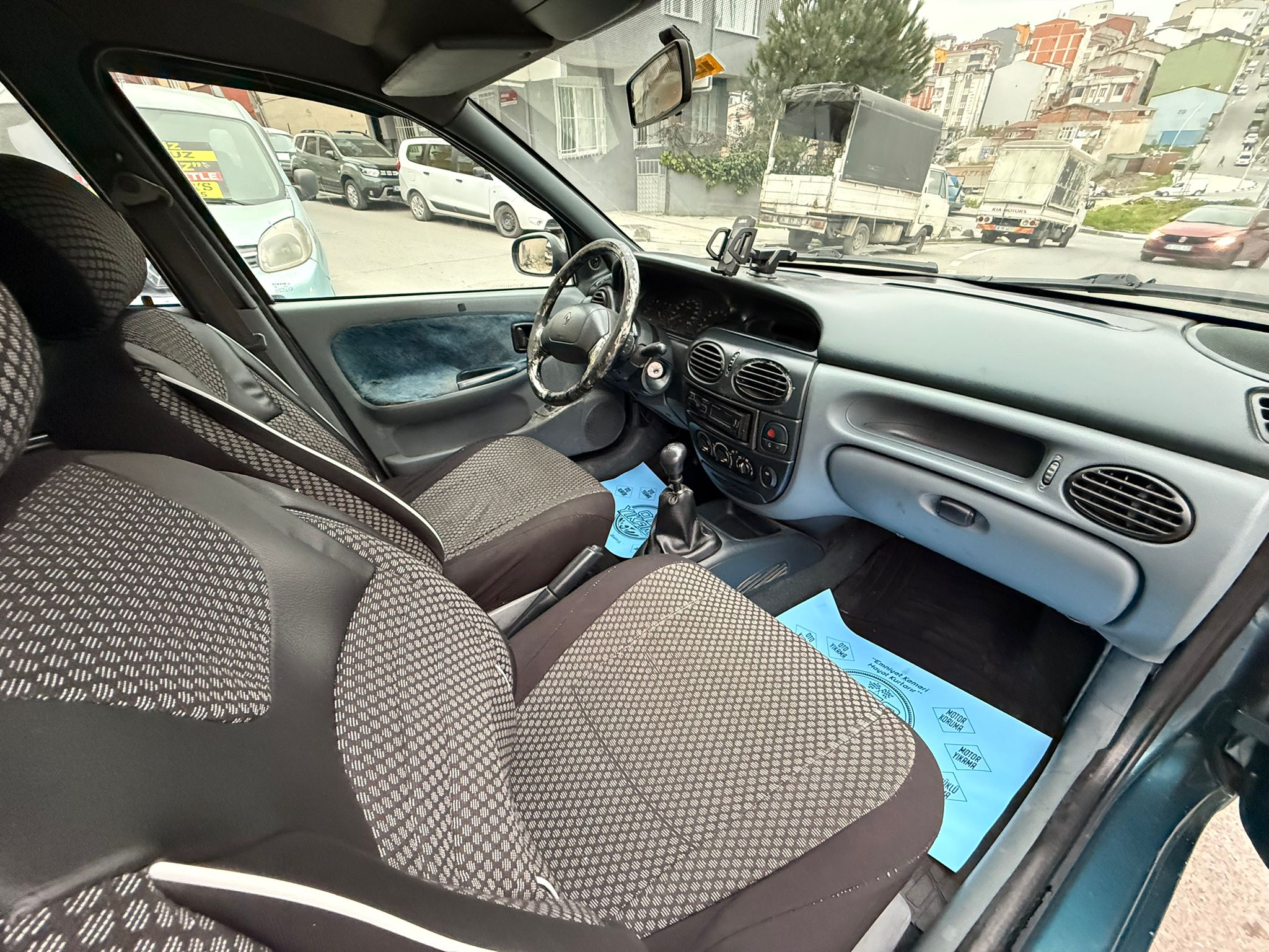 1999 RENAULT MEGAN AYAĞINIZI YERDEN KESER UYGUN FİYATLI DİZEL MANUEL