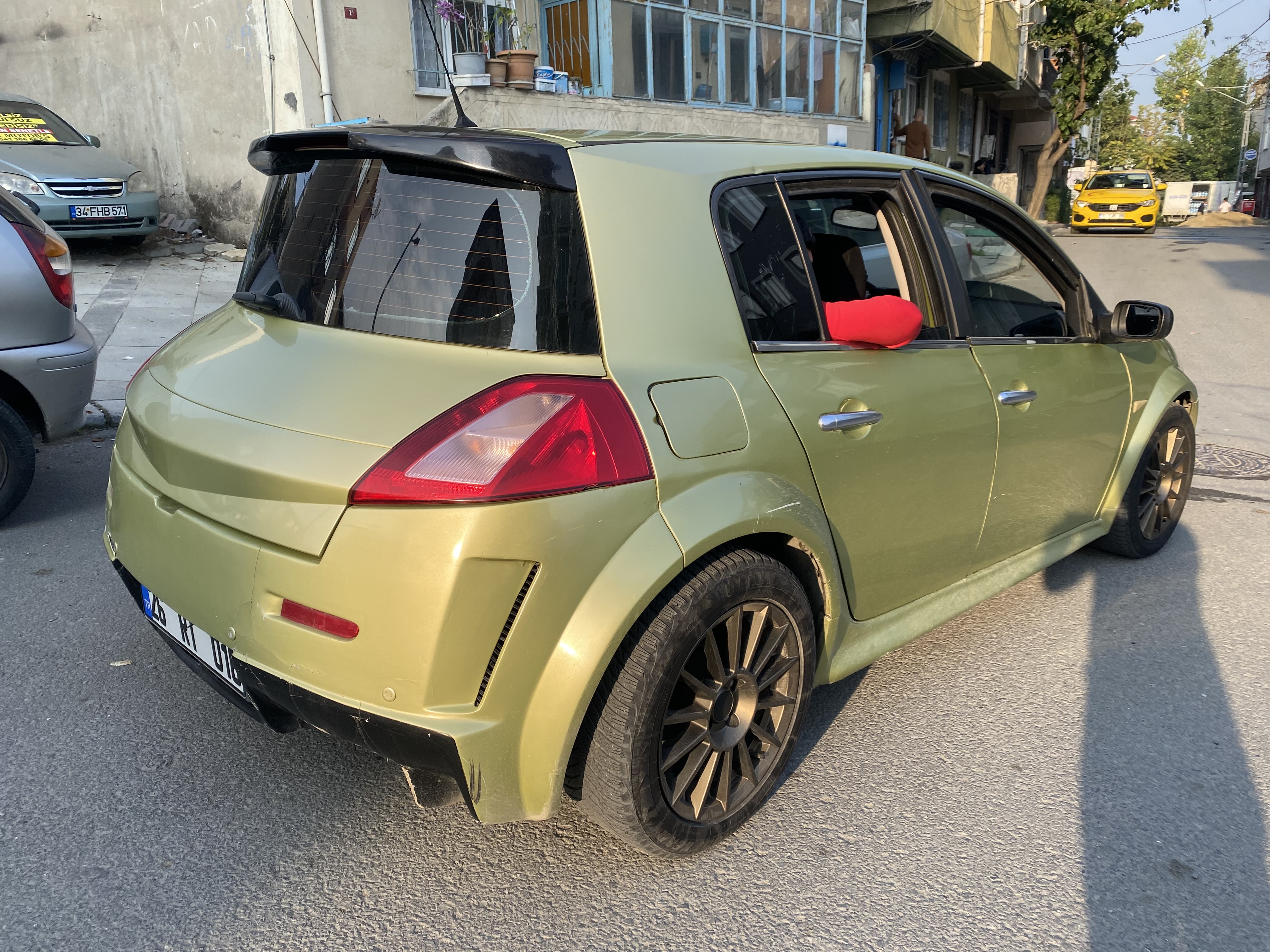 2005 MODEL BOL EXTRALI FISTIK YEŞİLİ RENO MEGAN 0.89 oran ile uygun kr