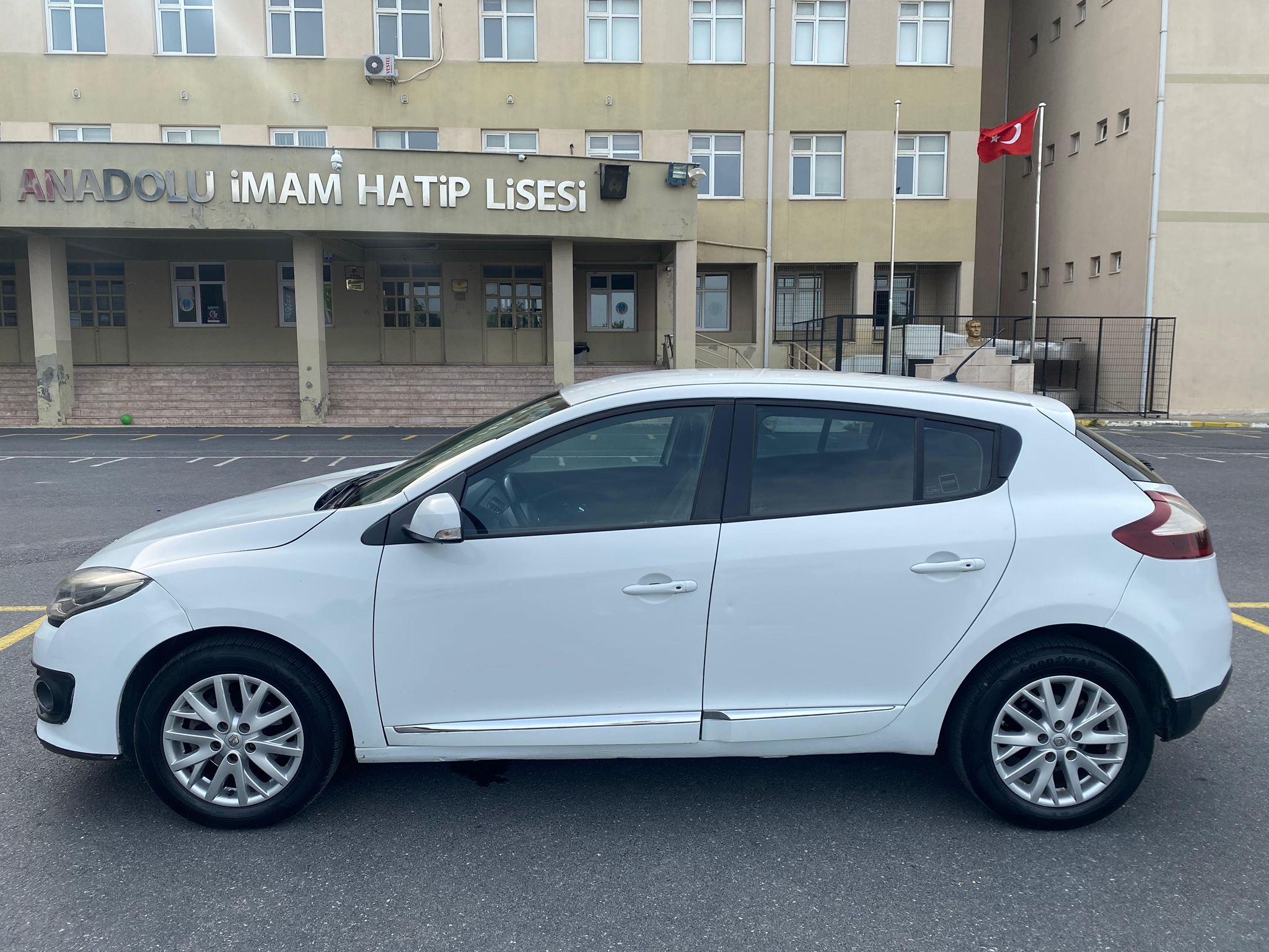 2015 model yeni kasa megan (elden senetle araba)
