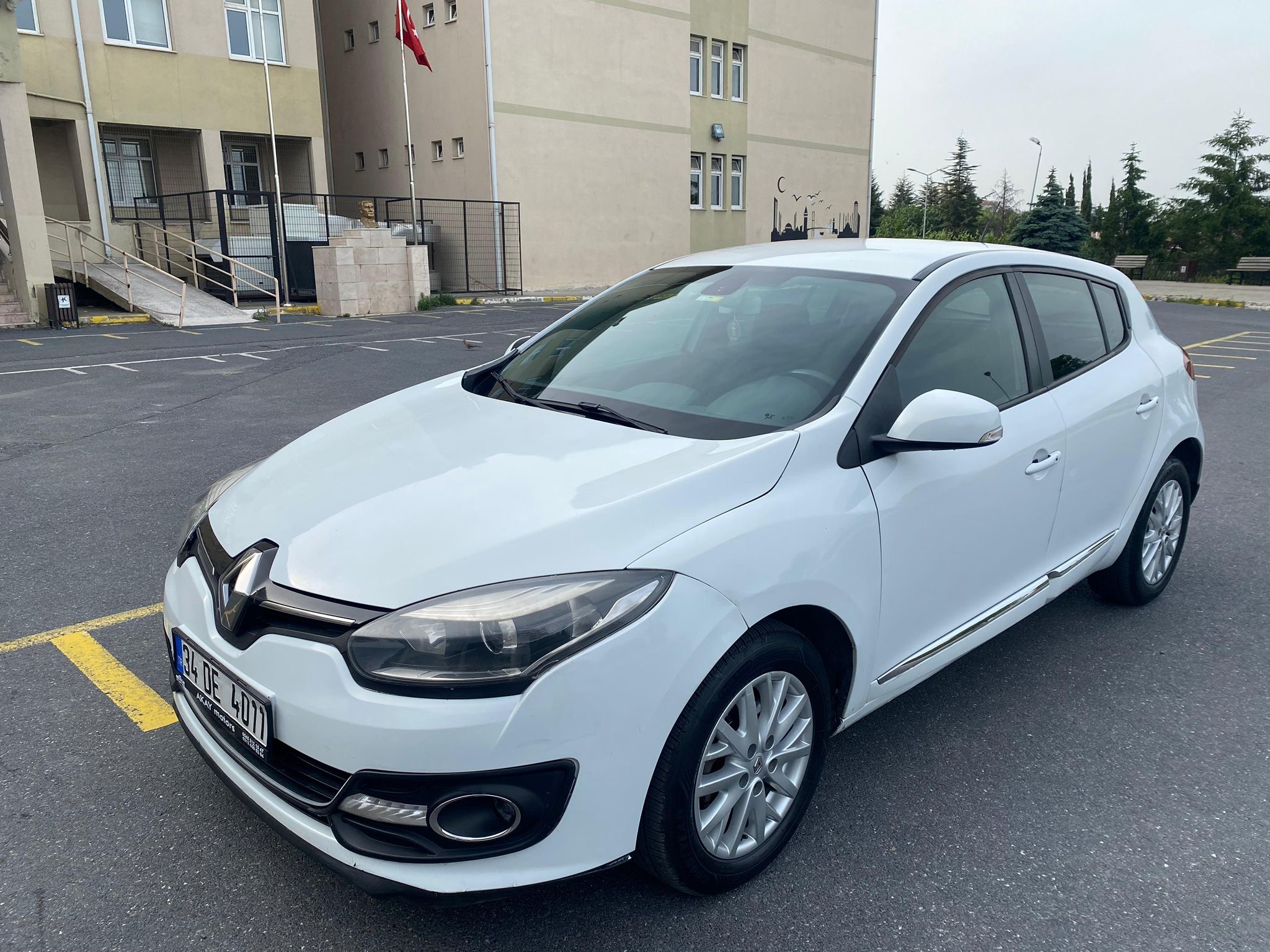 2015 model yeni kasa megan (elden senetle araba)