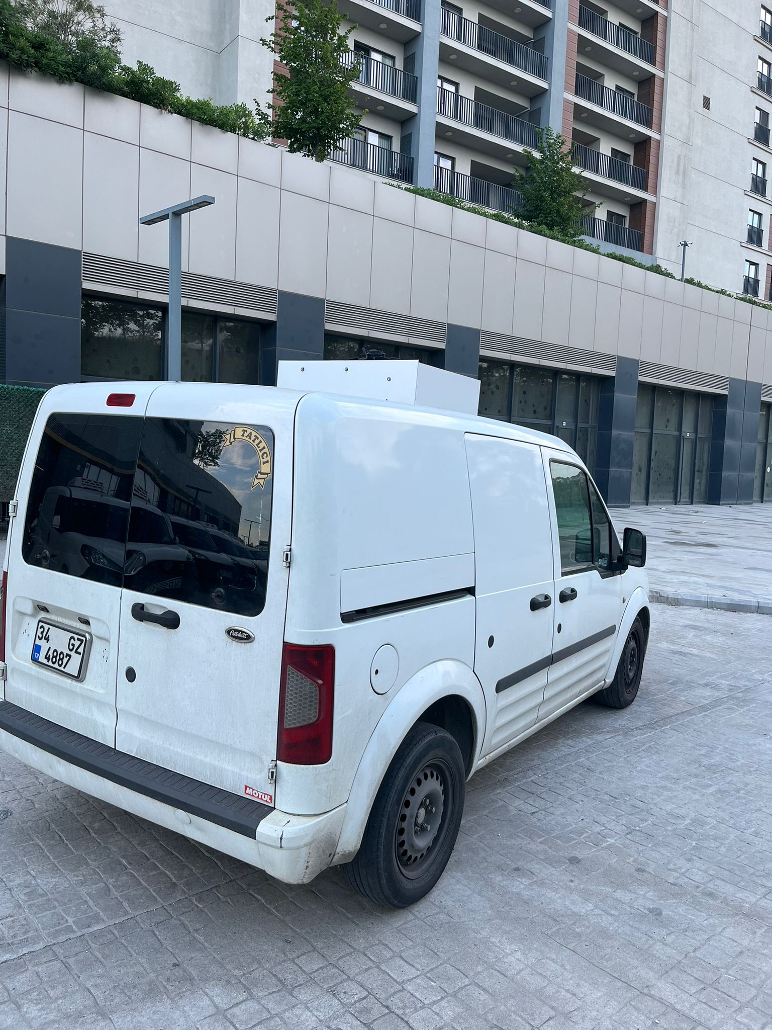 2010 model connect 1.8 90 (elden senetle araba)