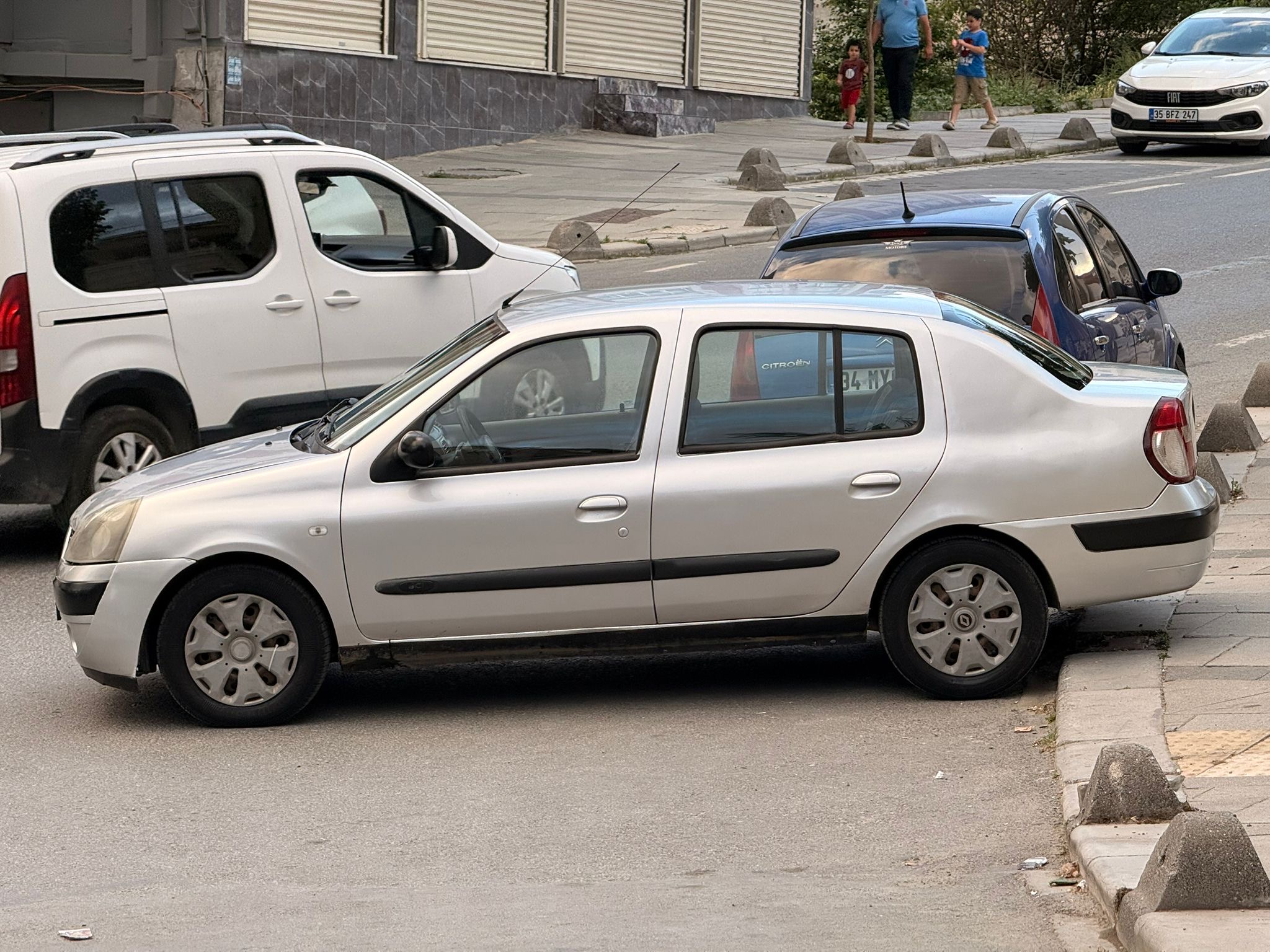 2006 RENAULT CLİO TAMAMINA KREDİ KARTINA 6 AY VADE FARKSIZ TAKSİT