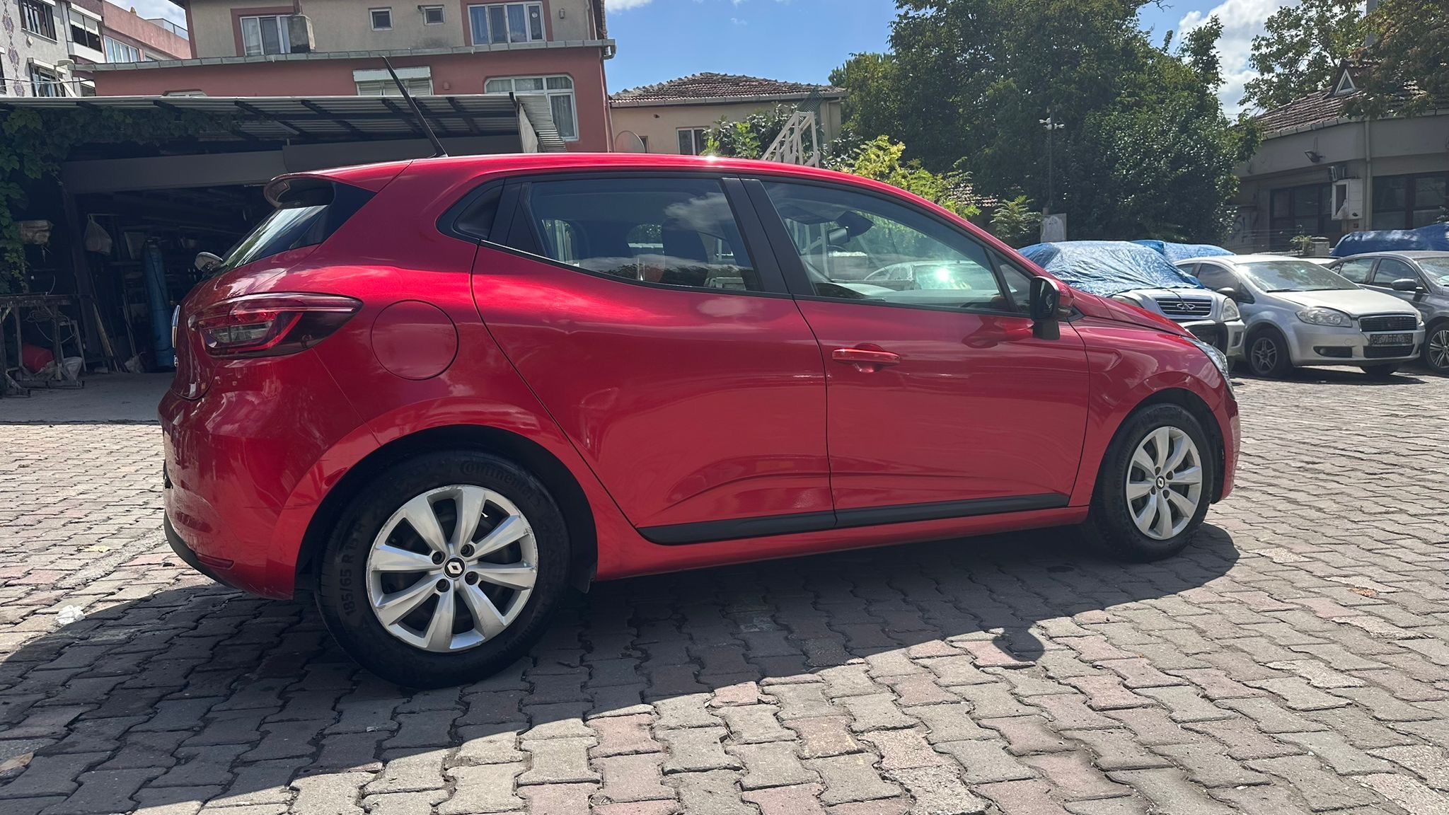 2022 MODEL CLİO 1.0TCE JOY OTOMATİK DÜŞÜK PEŞİNAT 36 AY VADE İLE ELDEN