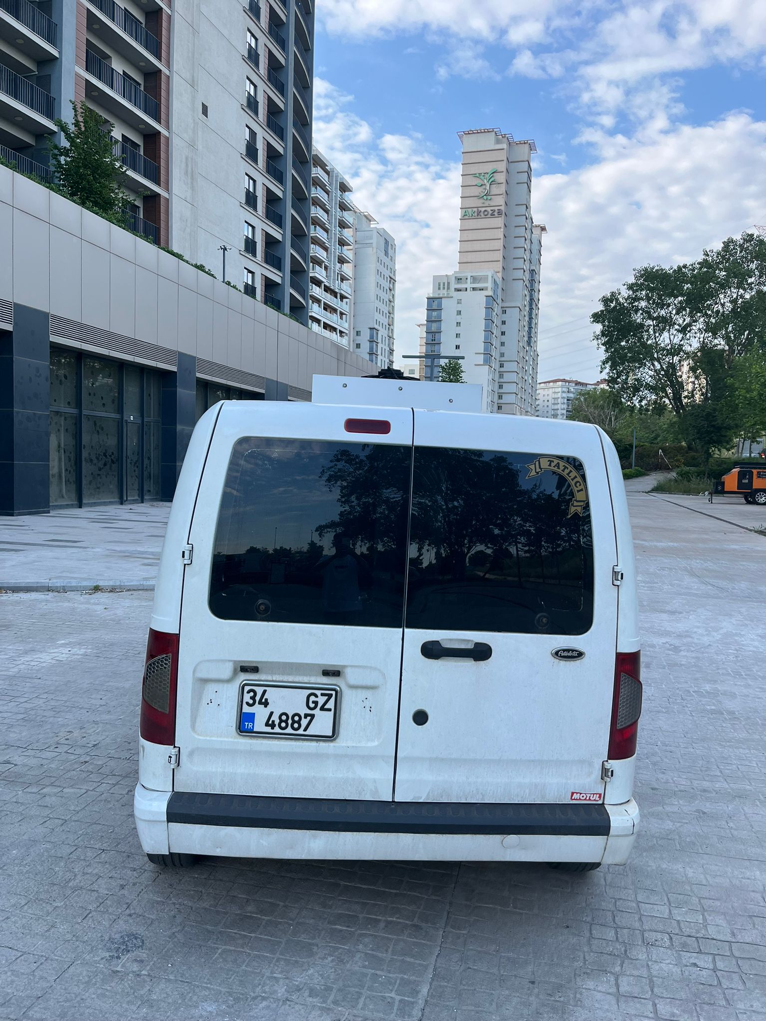 2010 model connect 1.8 90 (elden senetle araba)