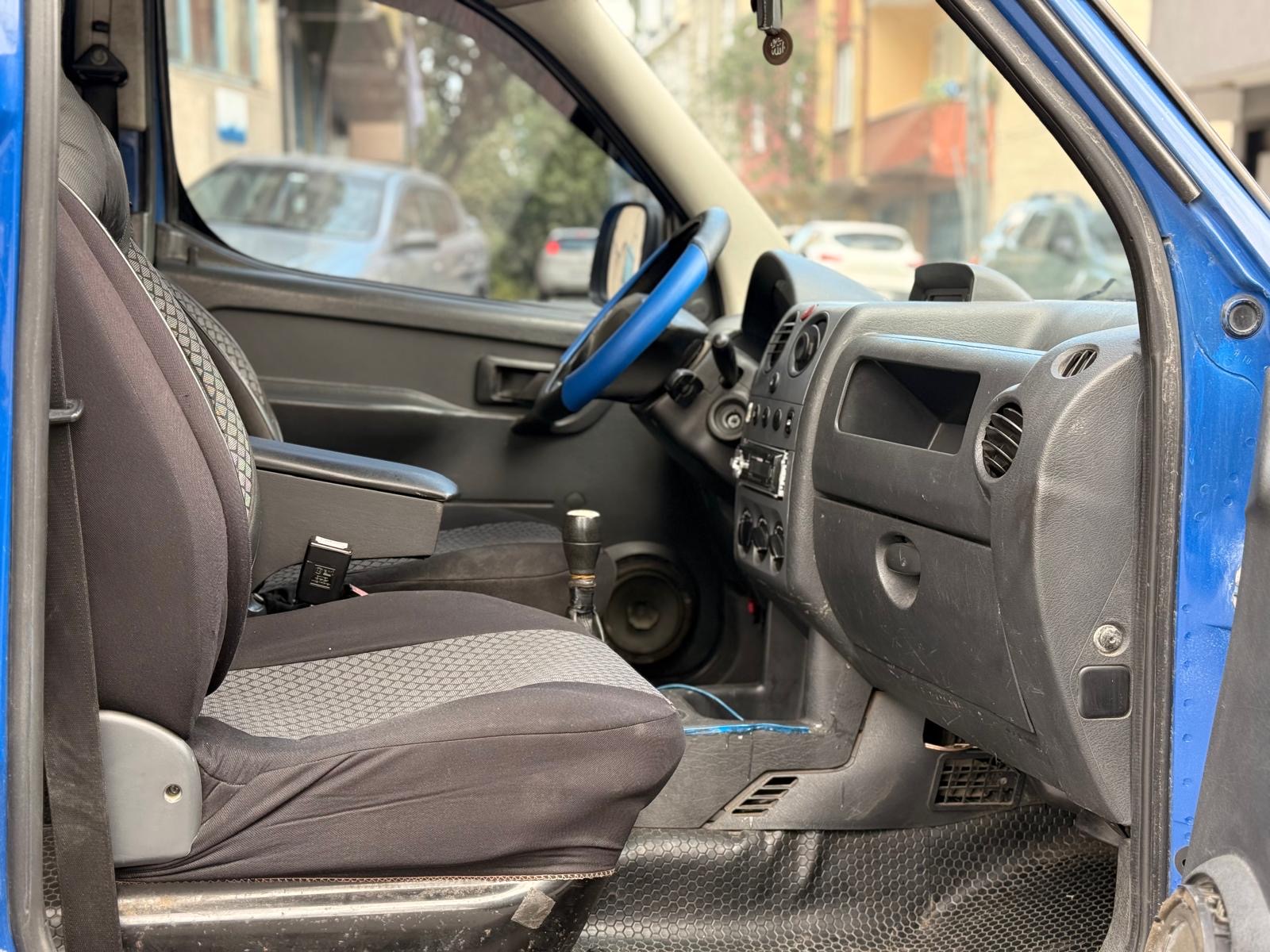 100 BİN PEŞİNAT İLE elden senetle çok temiz pejo partner taksitle araç