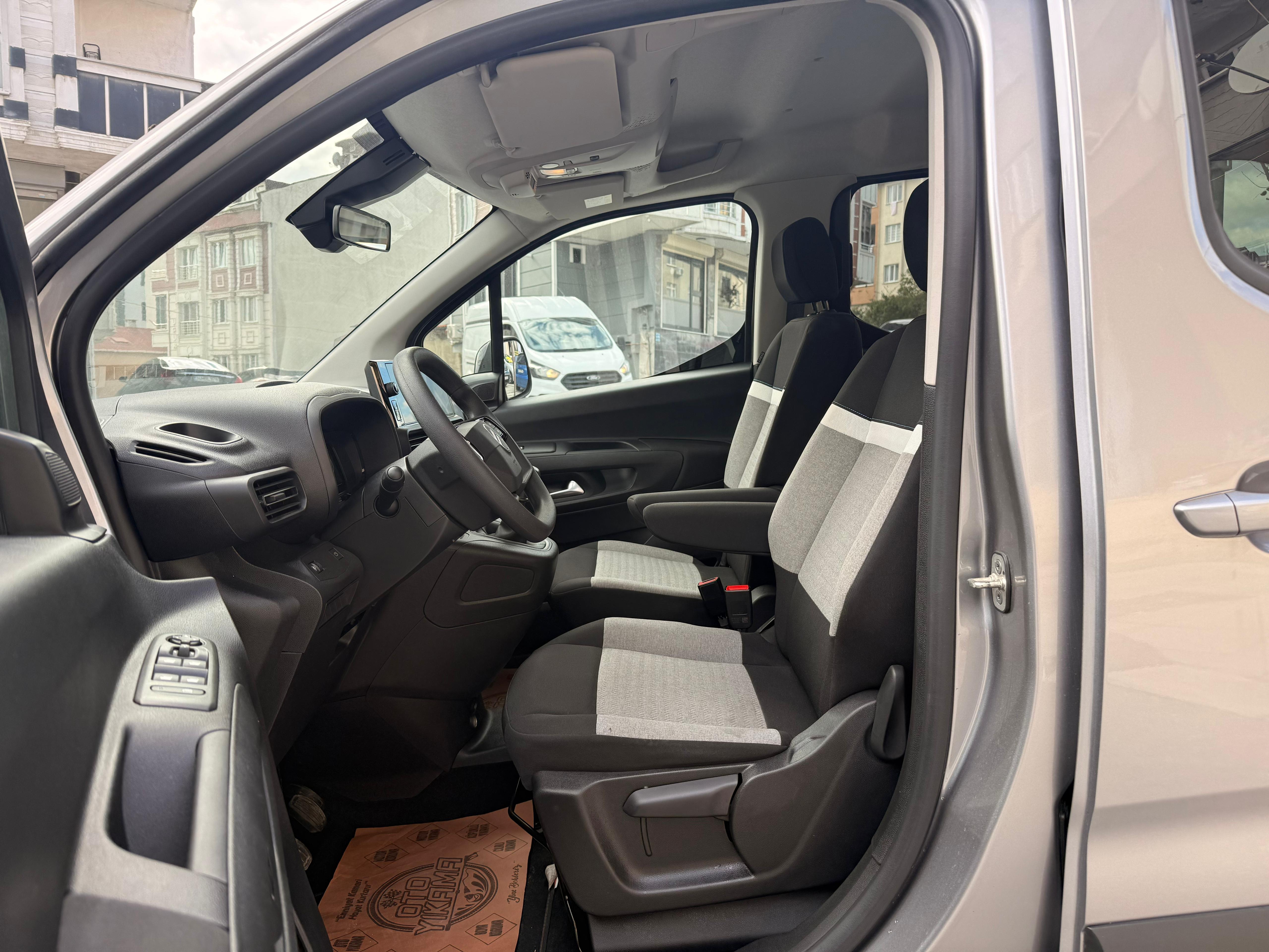 YENİ MAKYAJ 2025 ÇIKIŞLI 6 İLERİ MANUEL 130Hp BOYASIZ !!!! elden senet