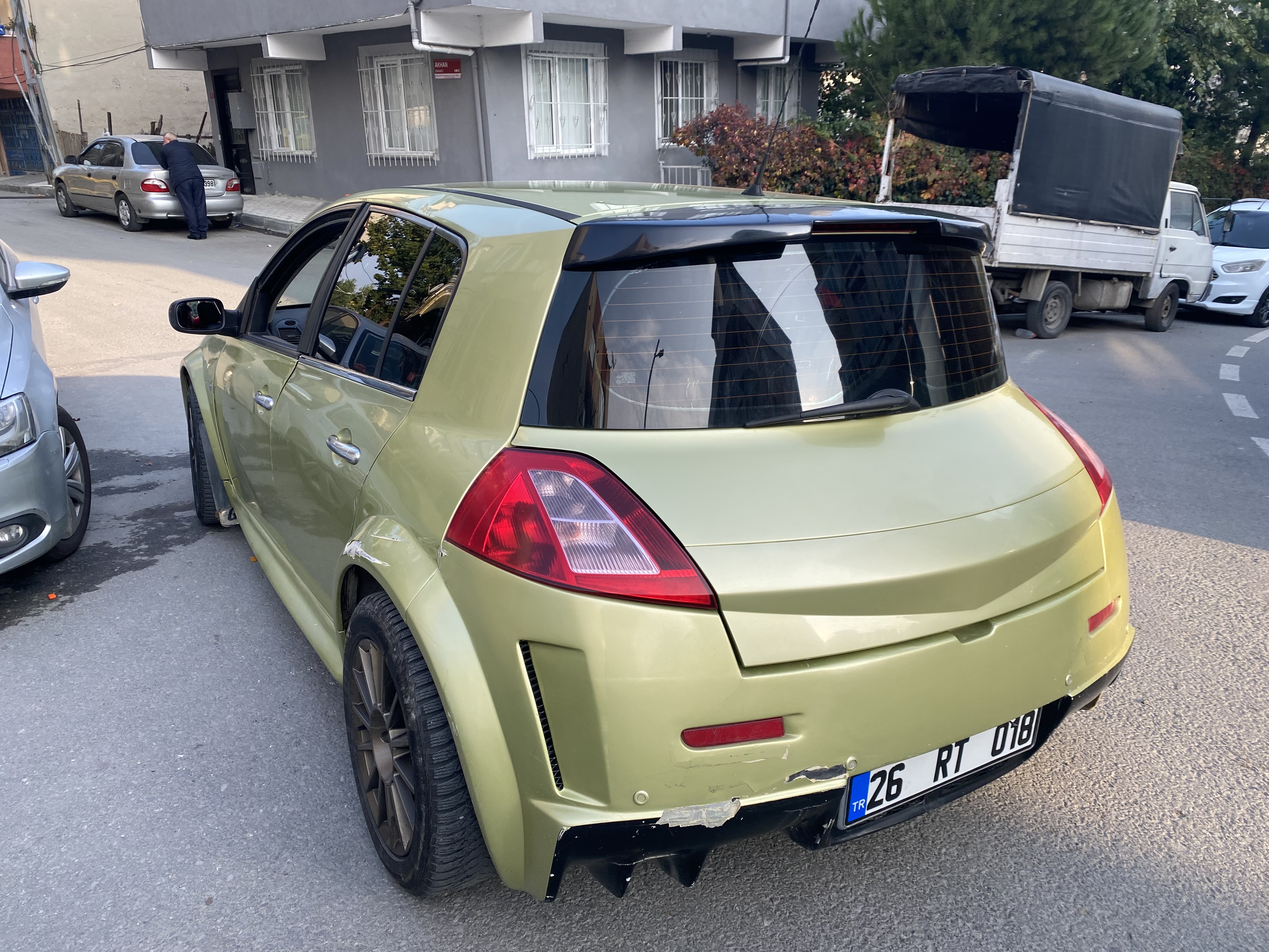 2005 MODEL BOL EXTRALI FISTIK YEŞİLİ RENO MEGAN 0.89 oran ile uygun kr