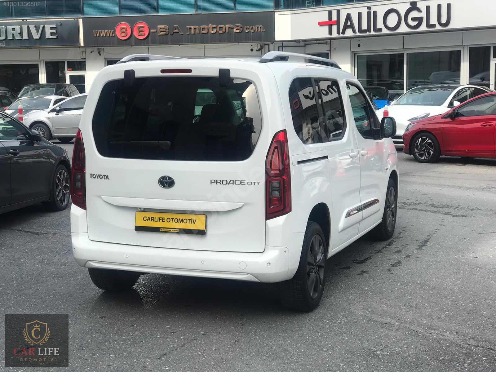 CARLİFE OTO DAN 2022 TOYOTA PROACECITY CAM TAVAN