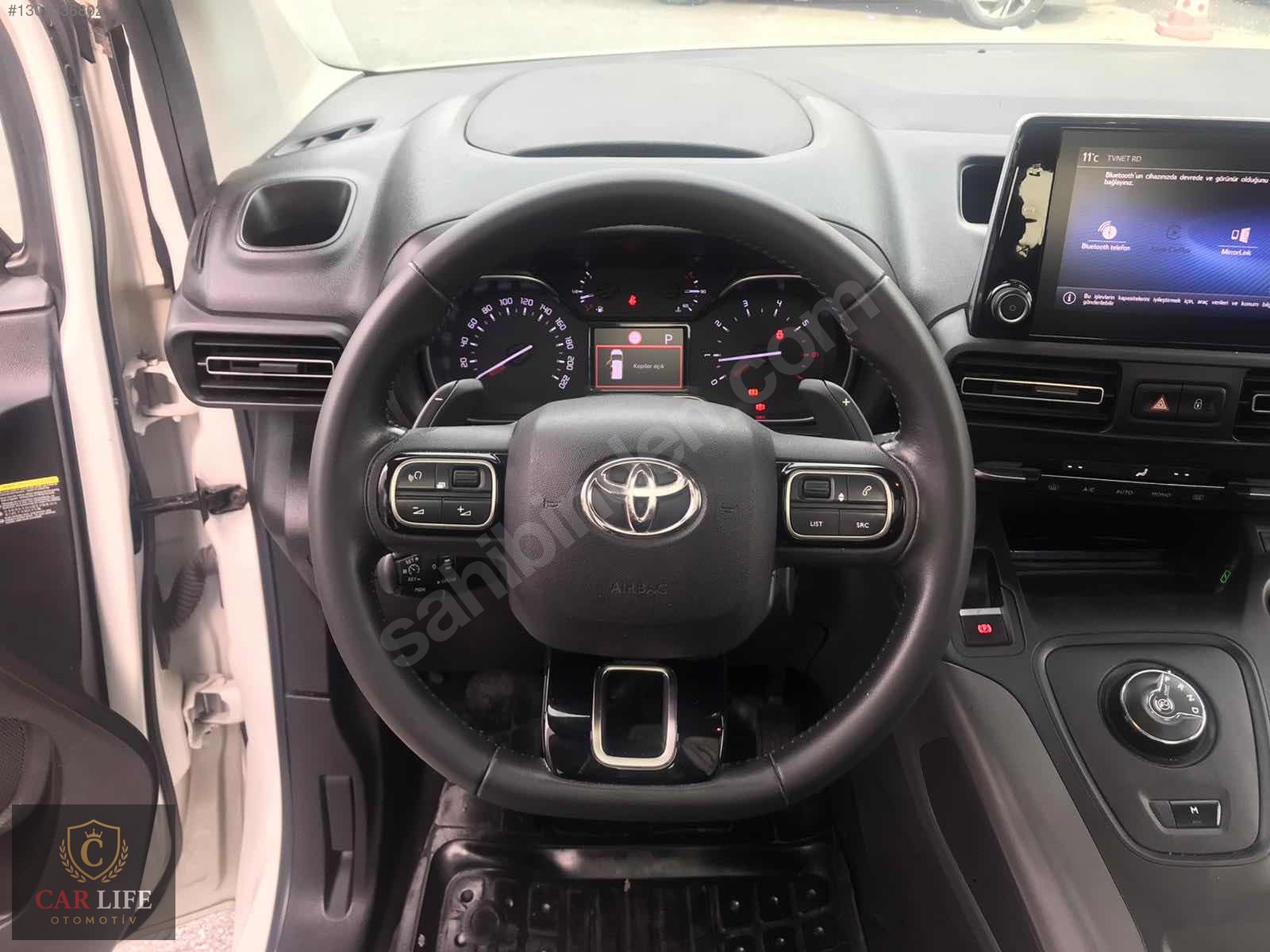 CARLİFE OTO DAN 2022 TOYOTA PROACECITY CAM TAVAN