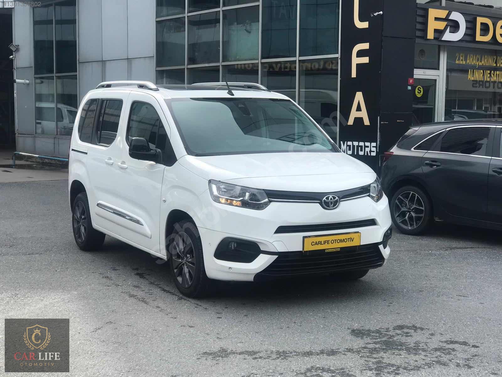 CARLİFE OTO DAN 2022 TOYOTA PROACECITY CAM TAVAN