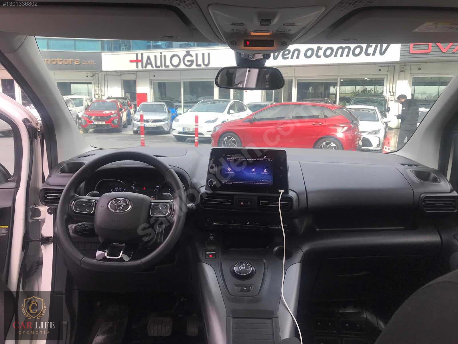 CARLİFE OTO DAN 2022 TOYOTA PROACECITY CAM TAVAN