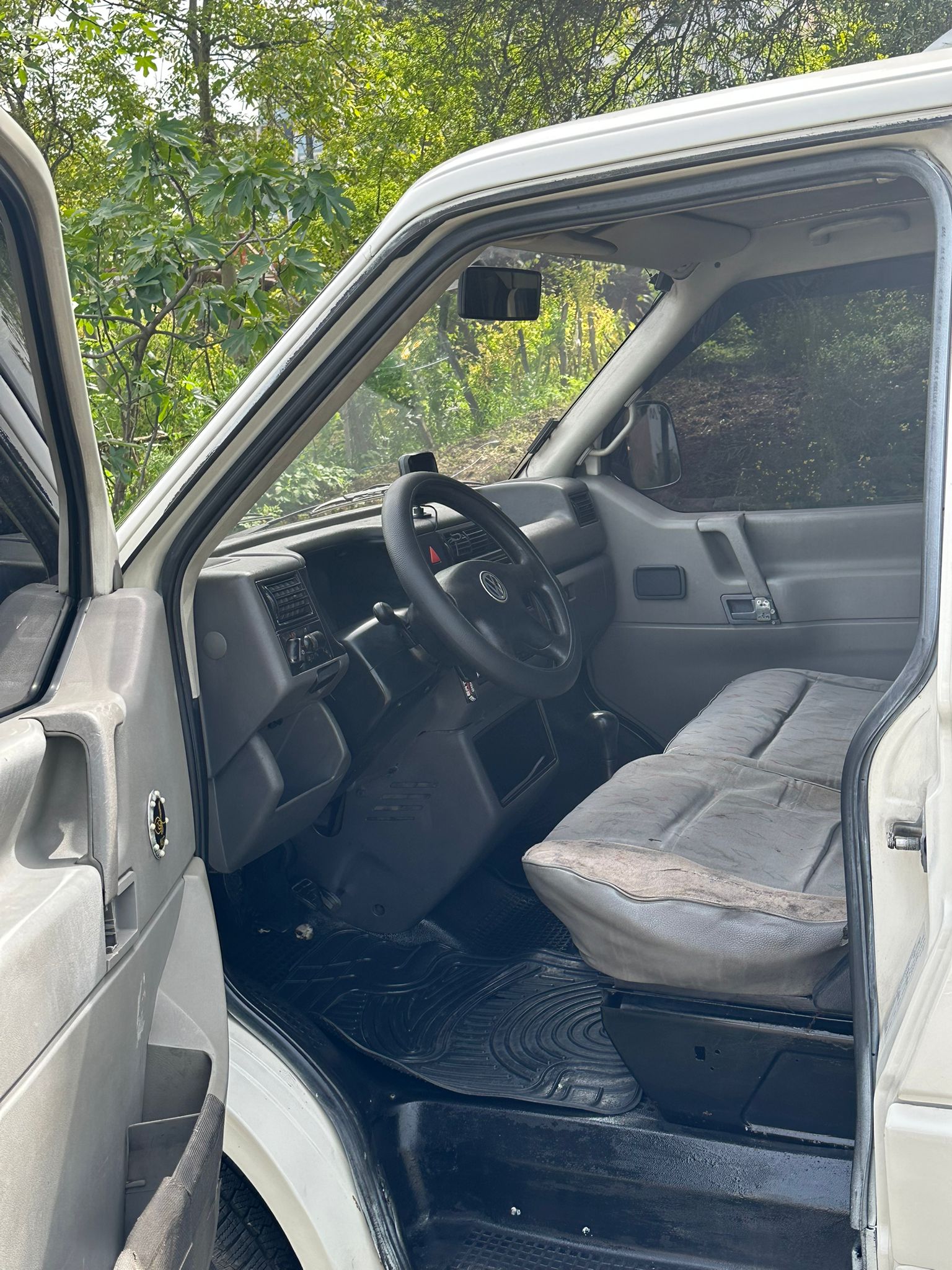 2001 VOLKSWAGEN TRANSPORTER 2.4 CAMLI(elden senetle araba)