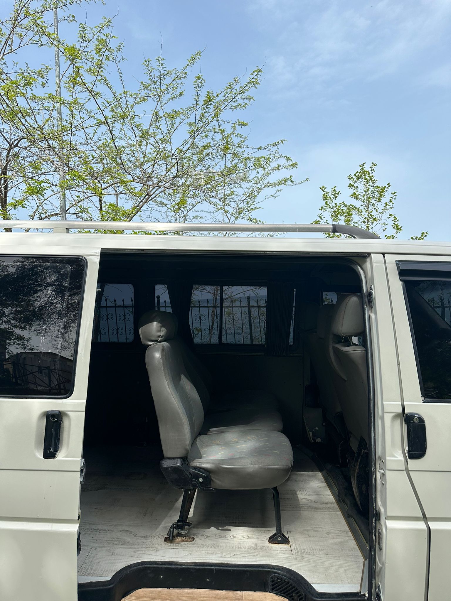 2001 VOLKSWAGEN TRANSPORTER 2.4 CAMLI(elden senetle araba)