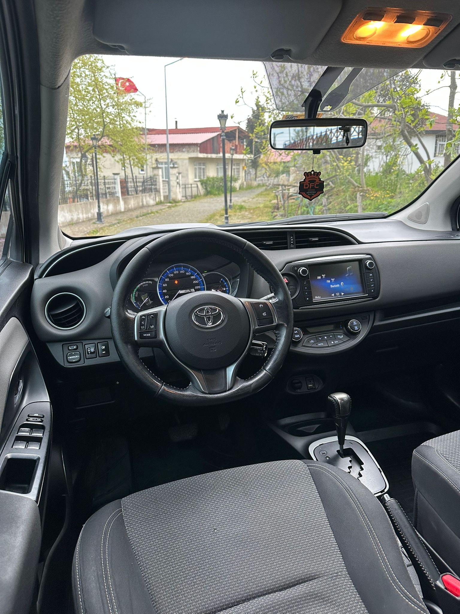 2015 TOYOTA YARİS 1.5 BENZİN+HYBRİD 179BİN KM