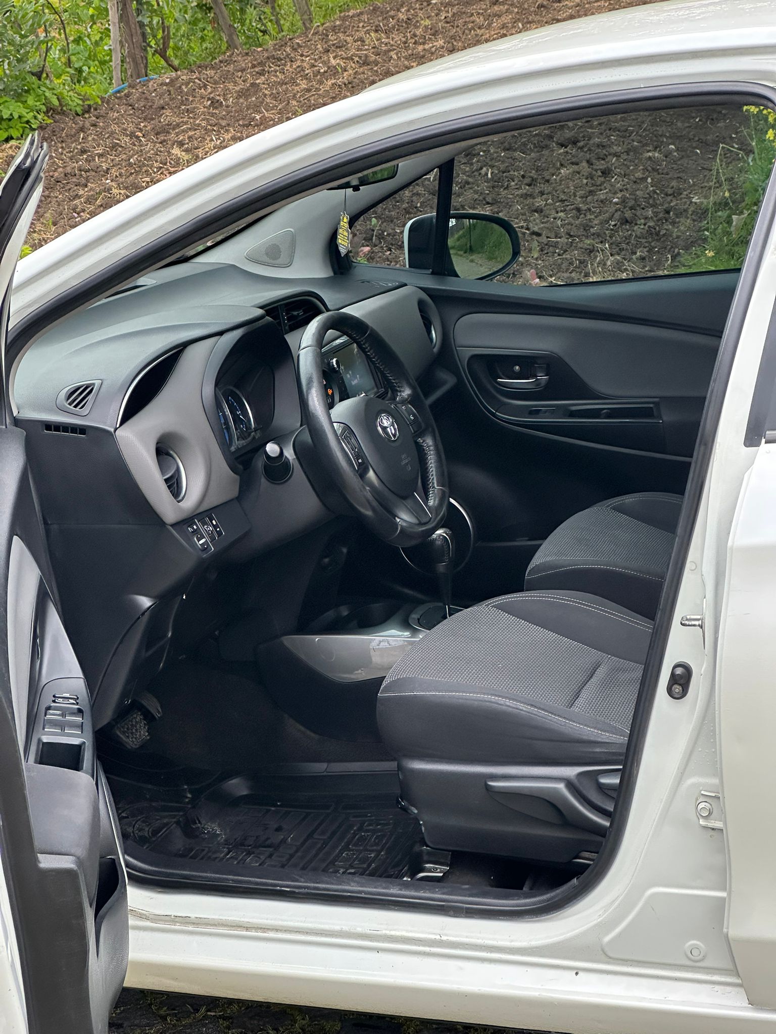 2015 TOYOTA YARİS 1.5 BENZİN+HYBRİD 179BİN KM