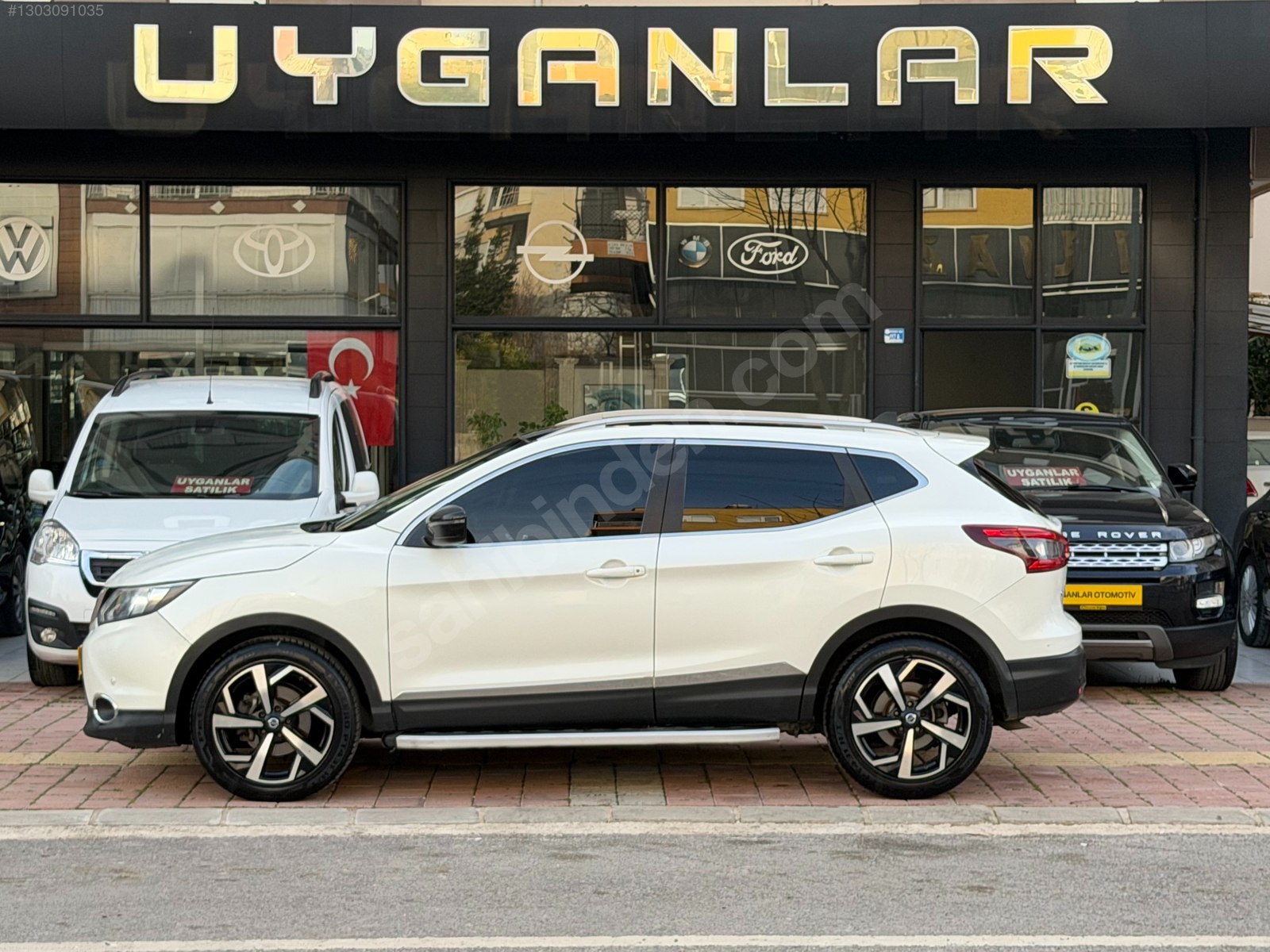 UYGANLAR'DAN NİSSAN QASHQAİ1.6DCİ XTRONİC BLACK EDİTİON CAM TVN.