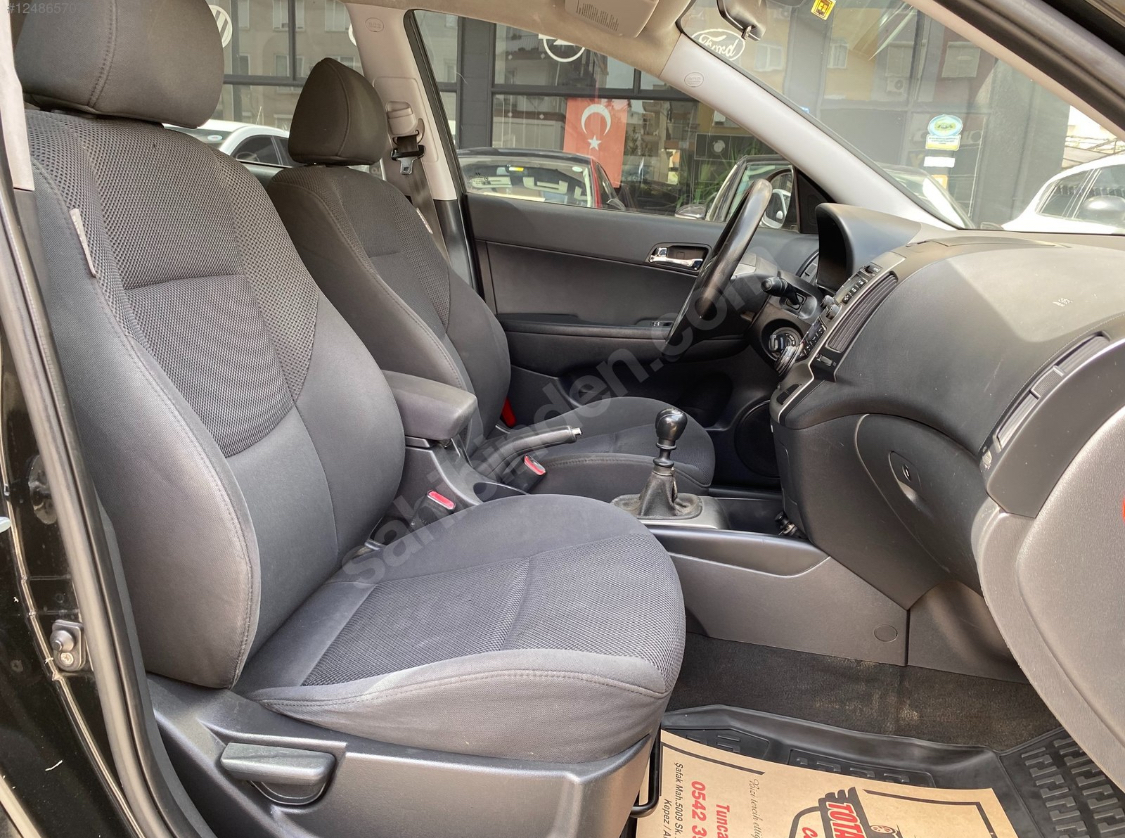 HYUNDAİ İ30 1.6 CRDİ MODE PAKET(elden senetle araba)