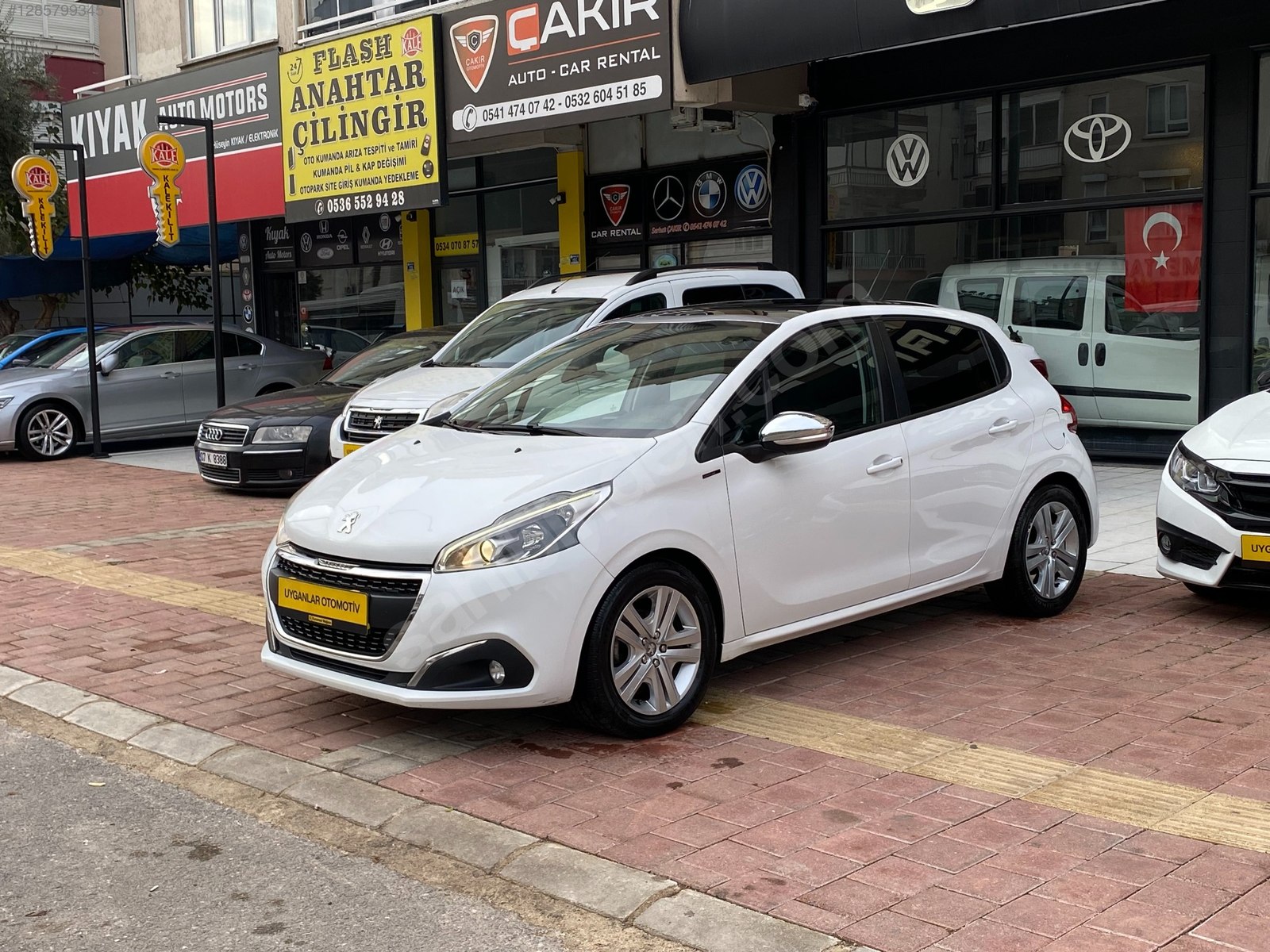 UYGANLAR'DAN PEUGEOT 208 1.5 BLUEHDI SİGNATURE C.TAVAN BAKIMLI