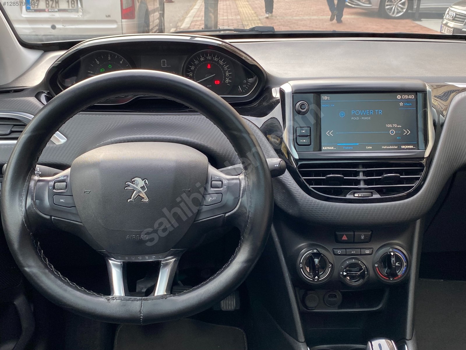UYGANLAR'DAN PEUGEOT 208 1.5 BLUEHDI SİGNATURE C.TAVAN BAKIMLI
