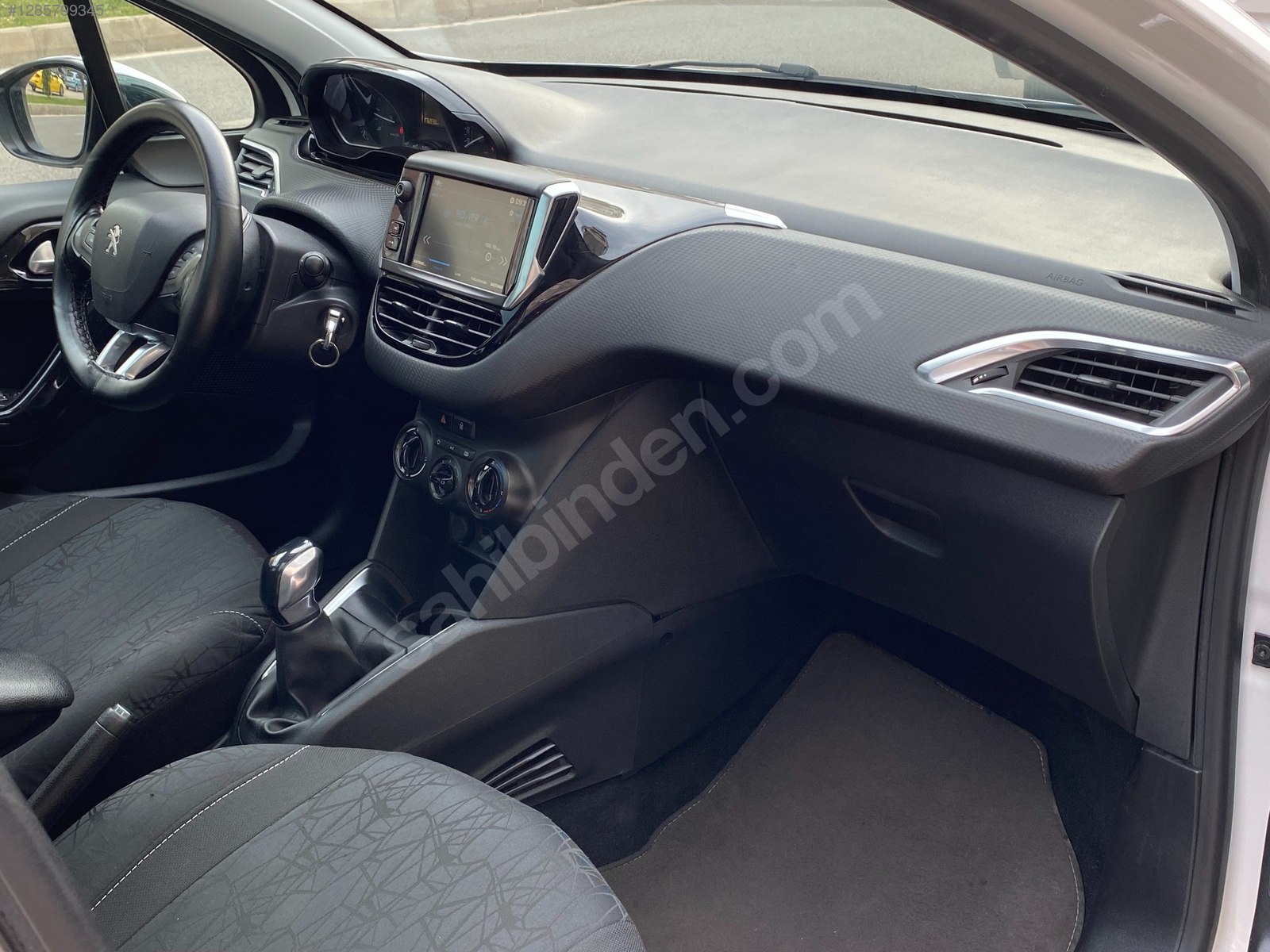 UYGANLAR'DAN PEUGEOT 208 1.5 BLUEHDI SİGNATURE C.TAVAN BAKIMLI
