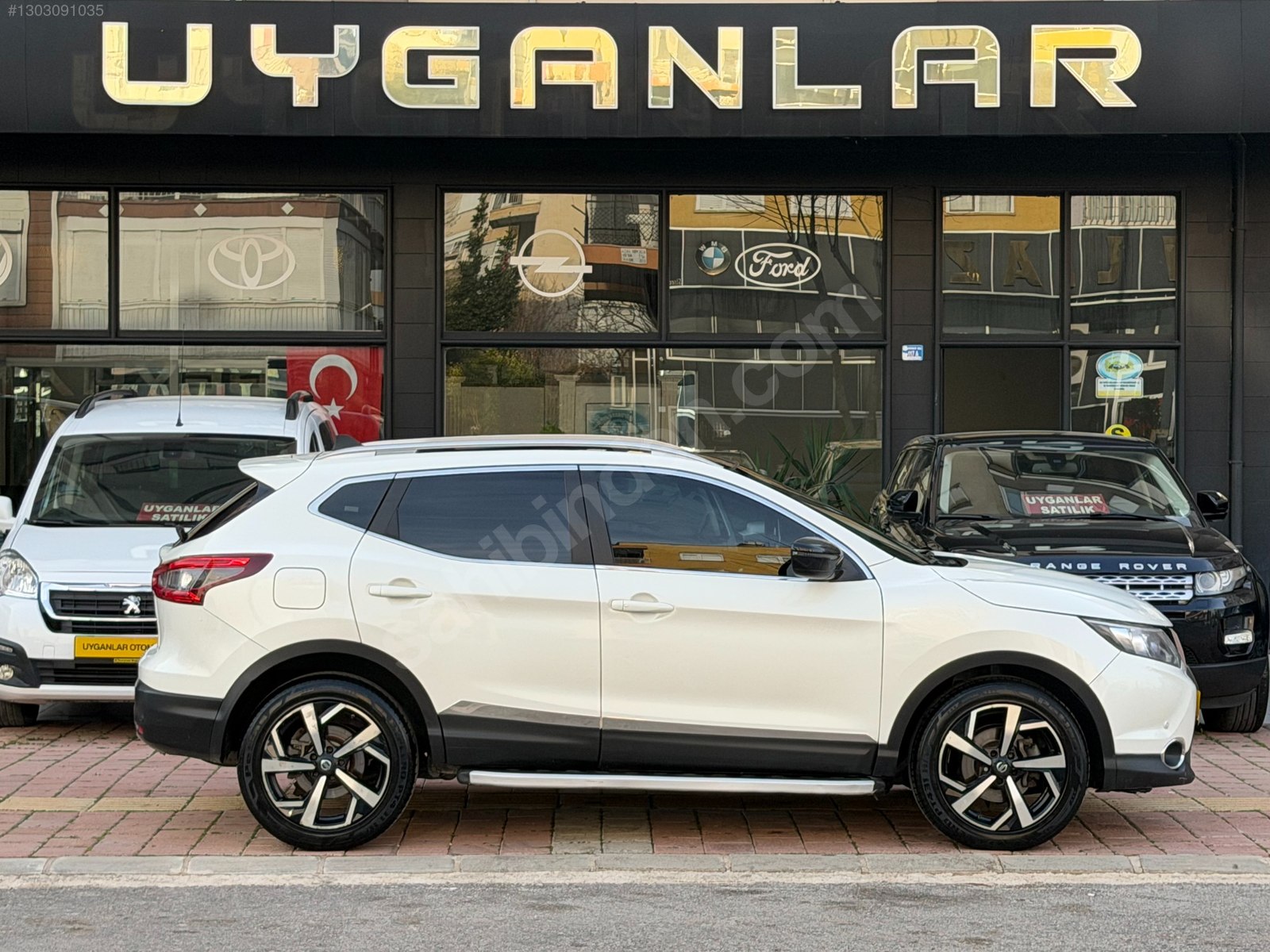 UYGANLAR'DAN NİSSAN QASHQAİ1.6DCİ XTRONİC BLACK EDİTİON CAM TVN.