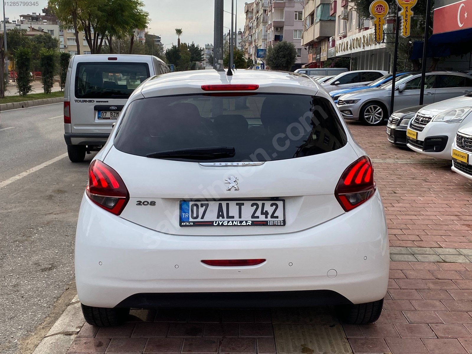 UYGANLAR'DAN PEUGEOT 208 1.5 BLUEHDI SİGNATURE C.TAVAN BAKIMLI