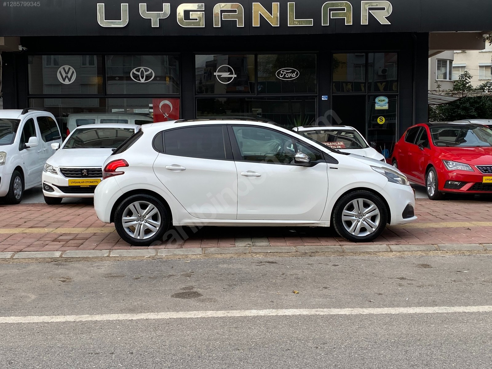 UYGANLAR'DAN PEUGEOT 208 1.5 BLUEHDI SİGNATURE C.TAVAN BAKIMLI