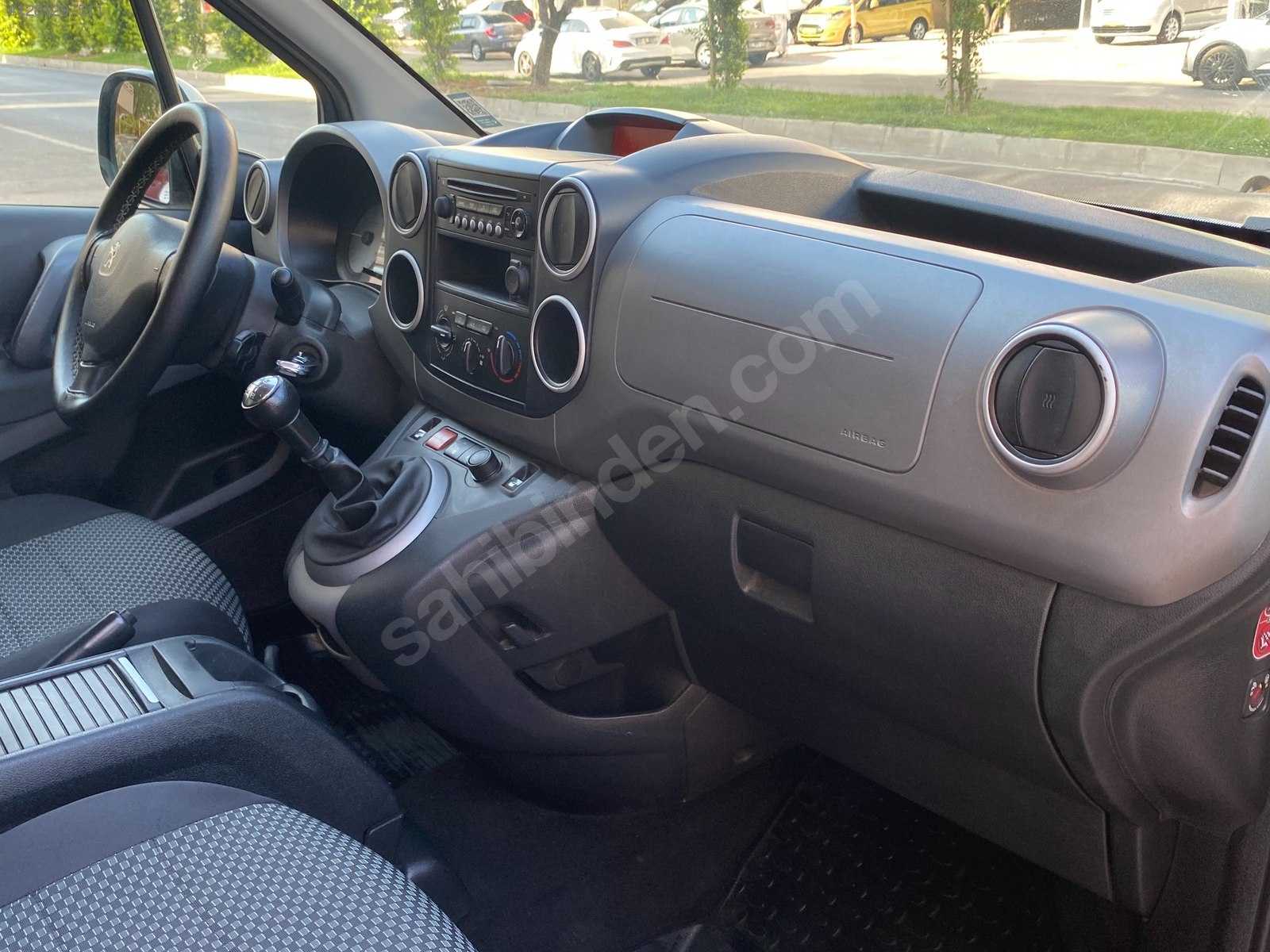 UYGANLAR DAN PEUGEOT PARTNER TEPE 1.6 HDİ ACTİVE ESP