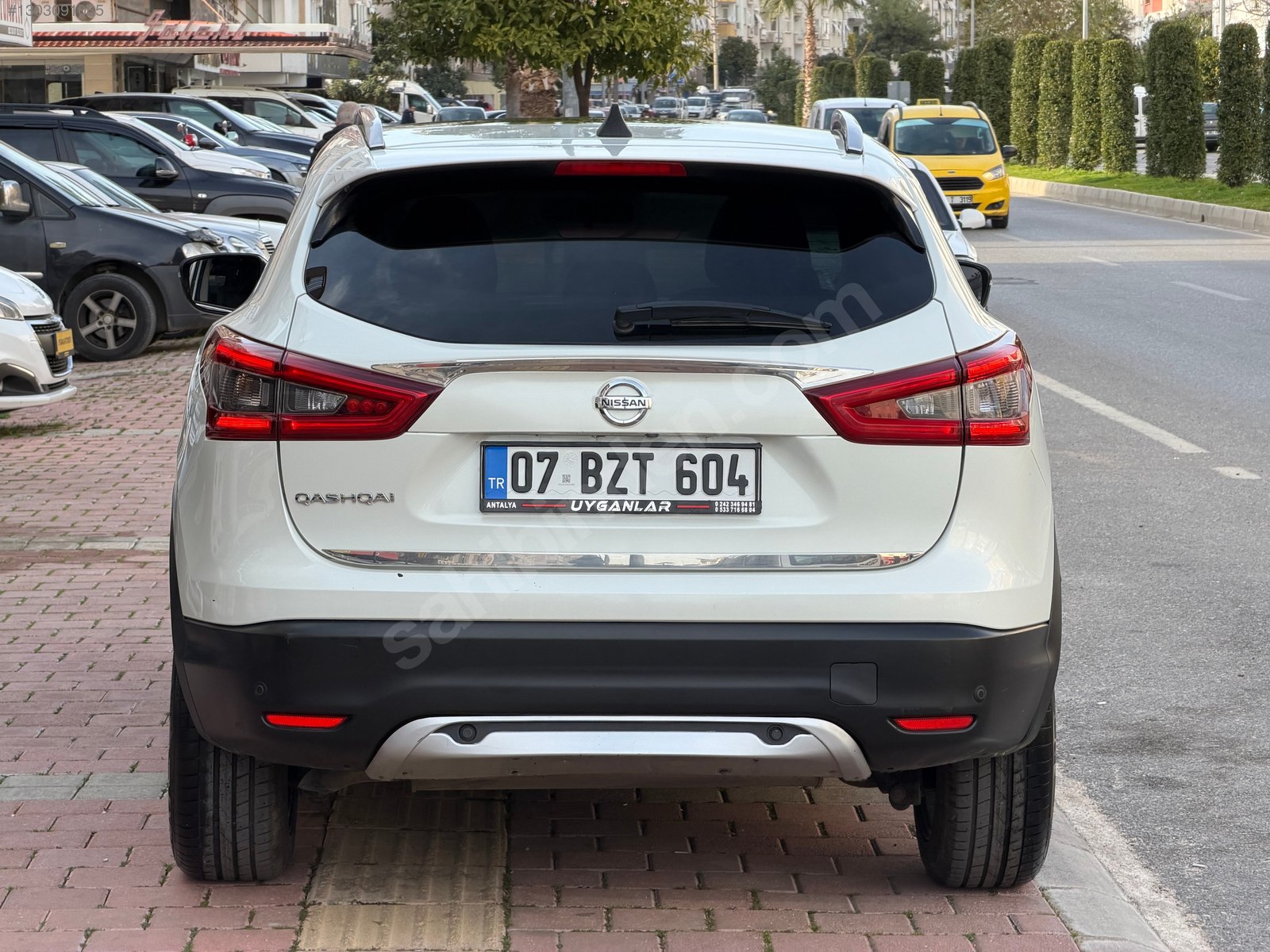 UYGANLAR'DAN NİSSAN QASHQAİ1.6DCİ XTRONİC BLACK EDİTİON CAM TVN.