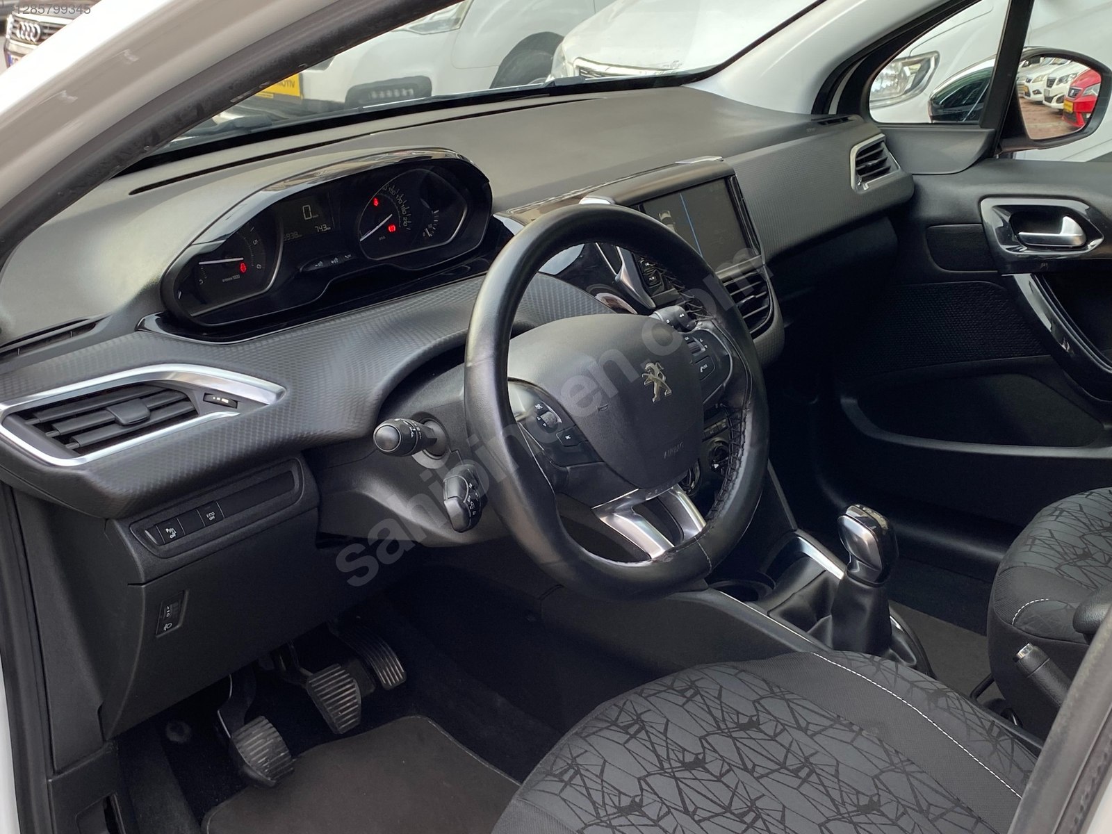 UYGANLAR'DAN PEUGEOT 208 1.5 BLUEHDI SİGNATURE C.TAVAN BAKIMLI