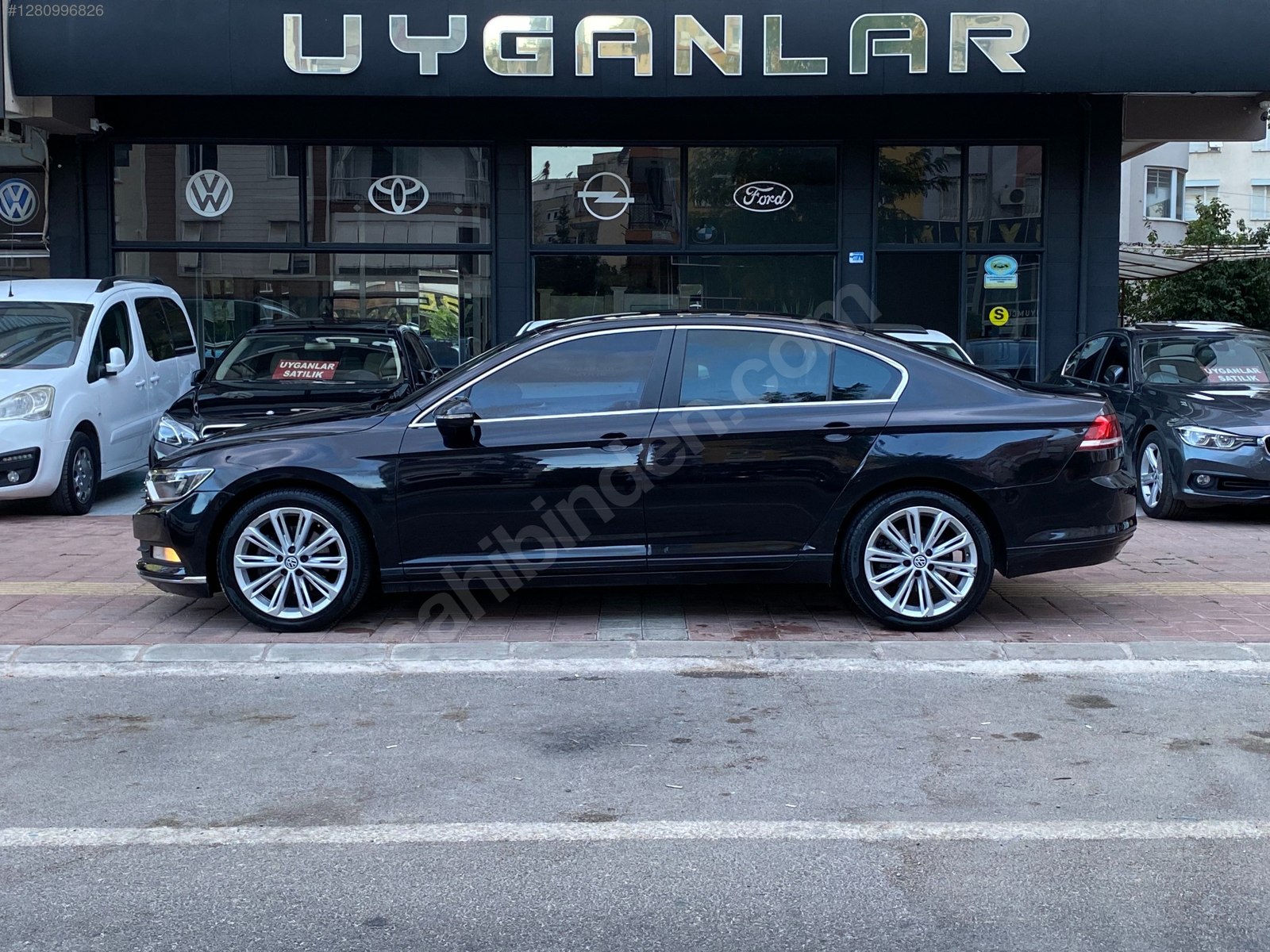 UYGANLAR'DAN VOLKSWAGEN PASSAT 1.6 TDİ BLUEMOTİON DSG (OTOMATİK)