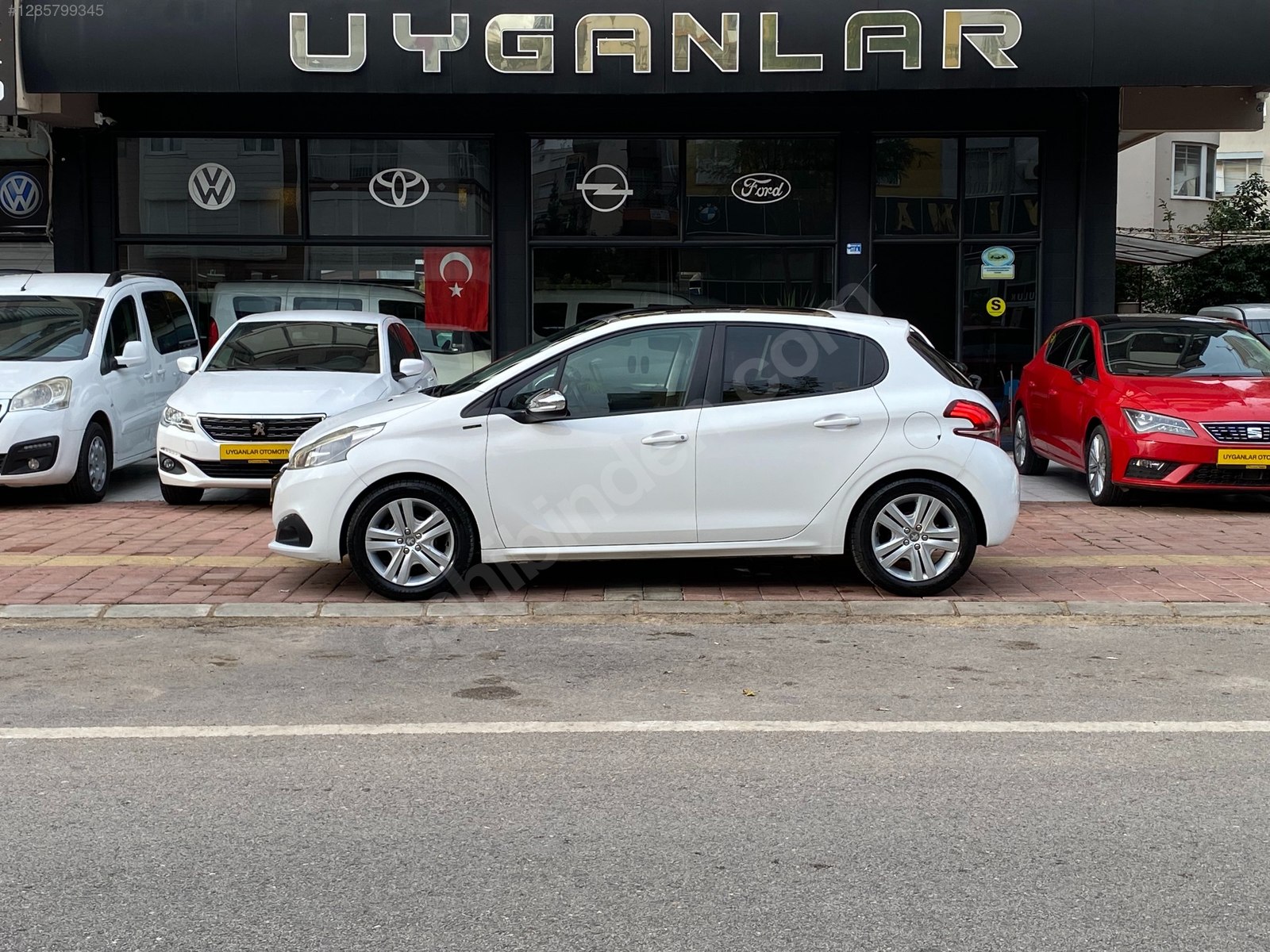 UYGANLAR'DAN PEUGEOT 208 1.5 BLUEHDI SİGNATURE C.TAVAN BAKIMLI