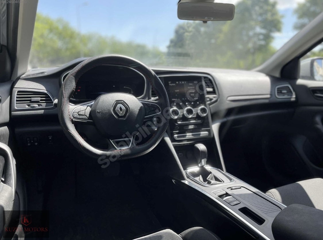 2024 MODEL MEGANE 1.3 TCE TOUCH OTOMATİK TR NİN EN UYGUN ARACI.