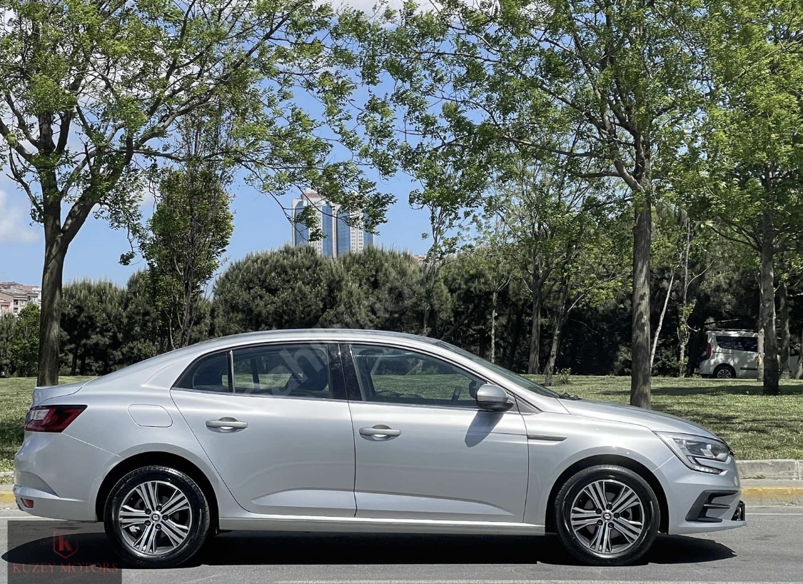 2024 MODEL MEGANE 1.3 TCE TOUCH OTOMATİK TR NİN EN UYGUN ARACI.