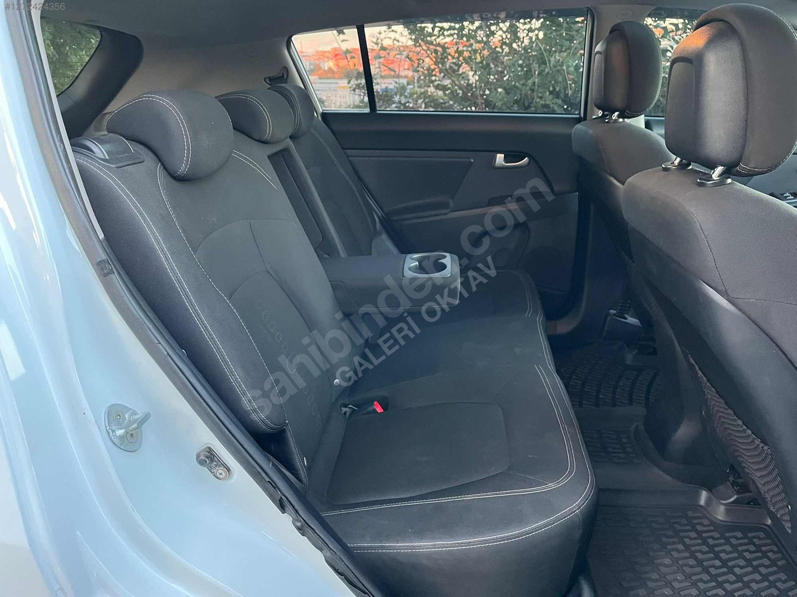 GALERİ OKTAV'DAN SPORTAGE 1,6 125000 KM SÜPER TEMİZLİKTE...