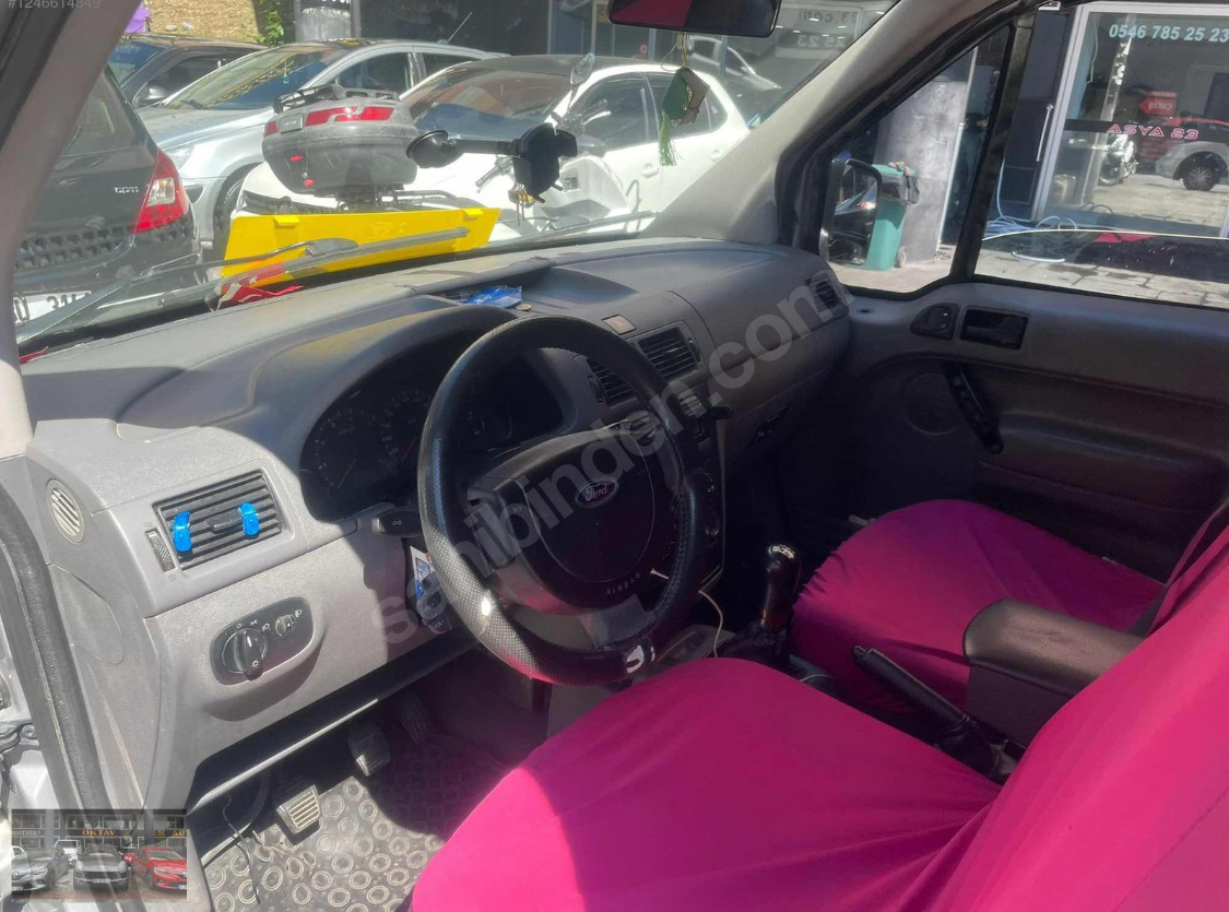 GALERİ OKTAV'DAN FORD CONNECT 1,8 TDCİ elden senetle araba sahibi olun