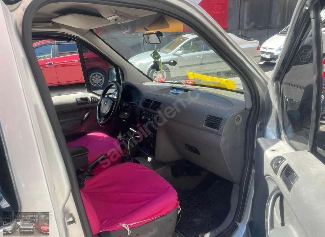 GALERİ OKTAV'DAN FORD CONNECT 1,8 TDCİ elden senetle araba sahibi olun