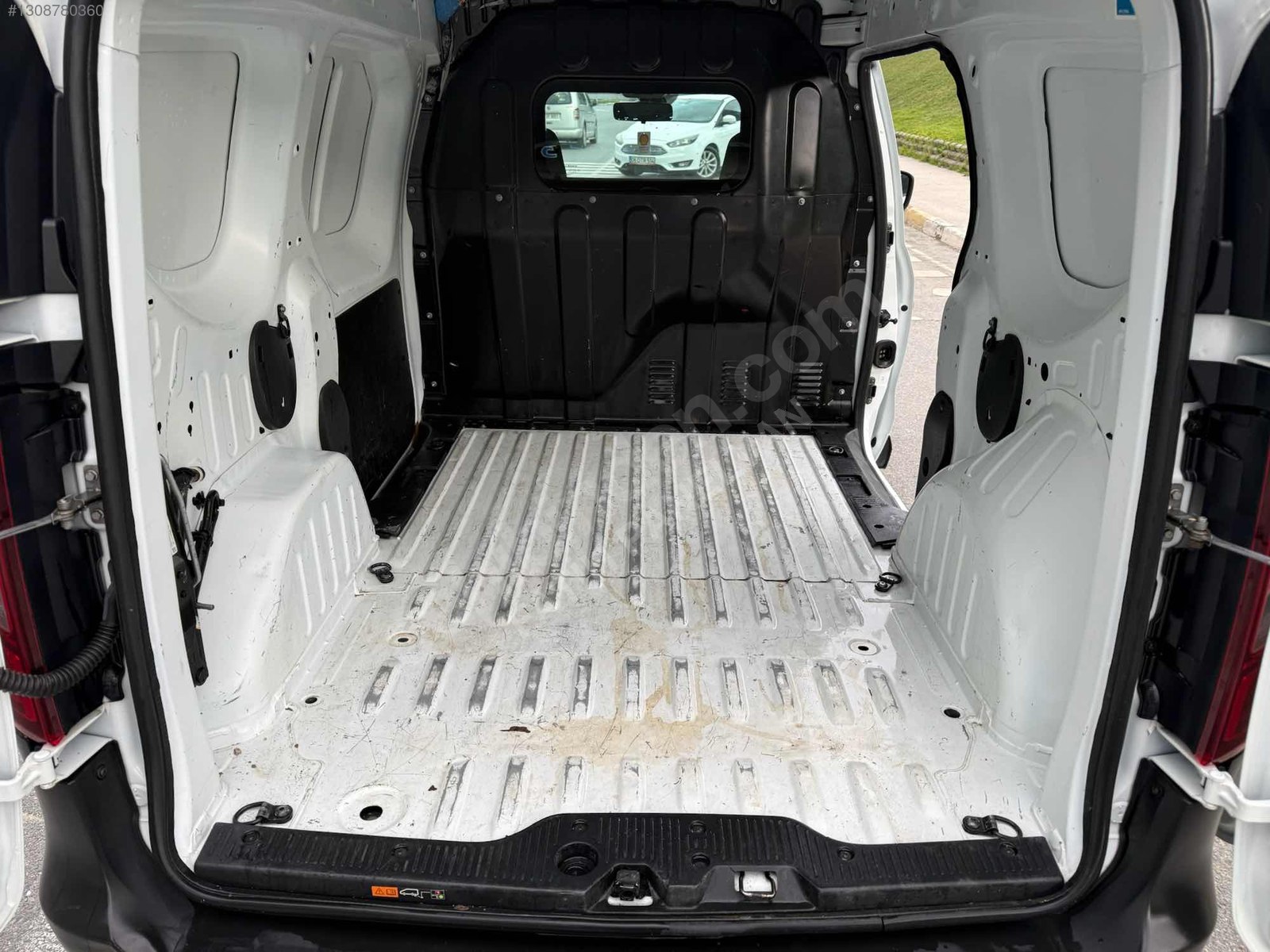 83 OOO KM BOYASIZ TRAMERSİZ 2023 EXPRESS VAN % 20 TAM FATURA