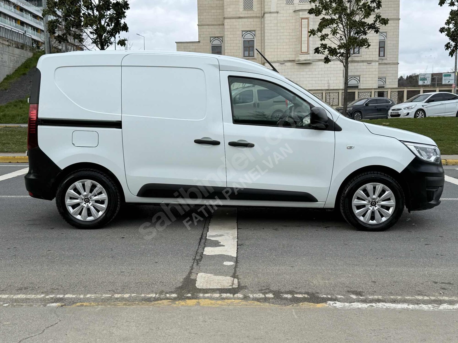 83 OOO KM BOYASIZ TRAMERSİZ 2023 EXPRESS VAN % 20 TAM FATURA