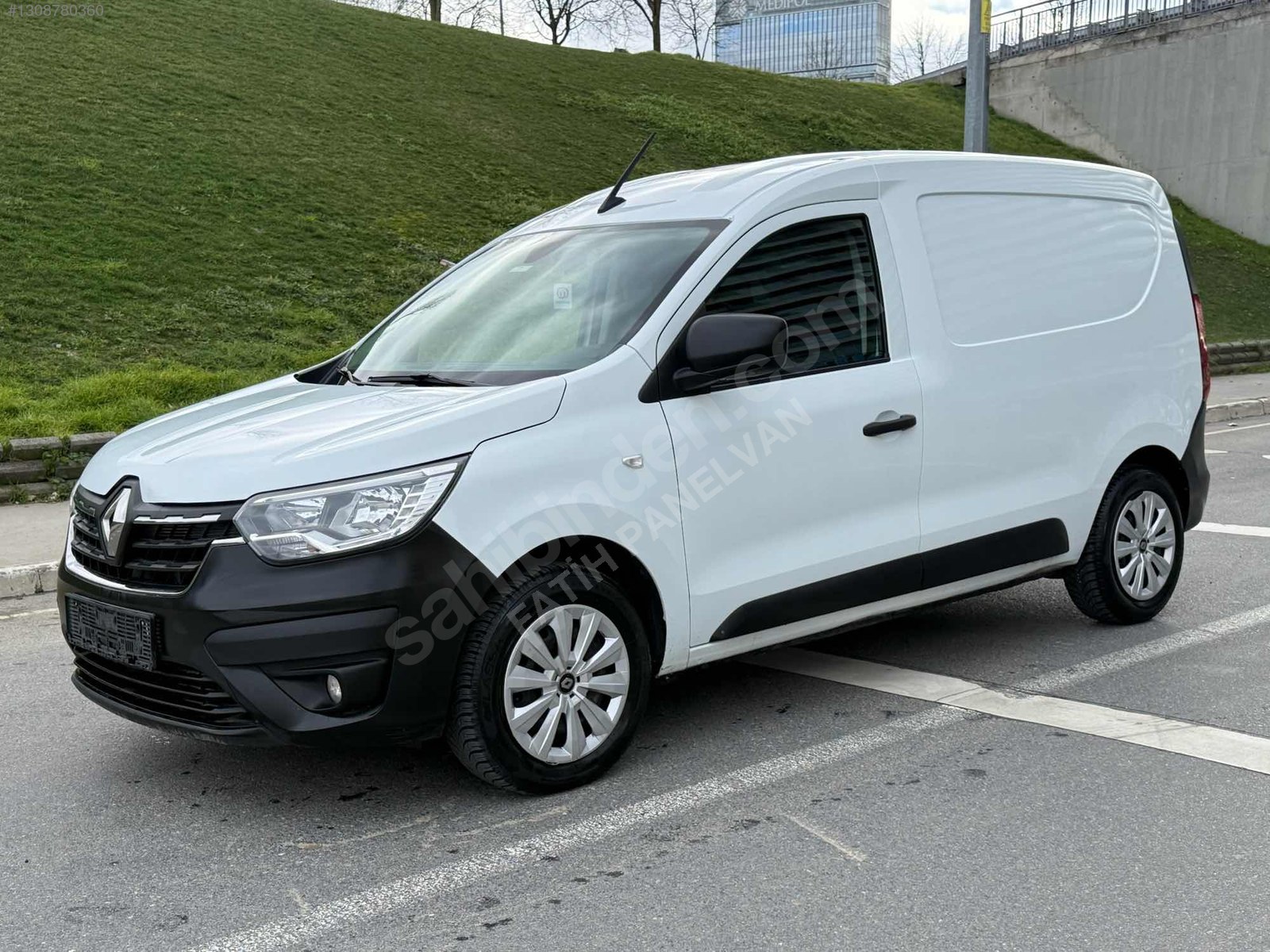 83 OOO KM BOYASIZ TRAMERSİZ 2023 EXPRESS VAN % 20 TAM F