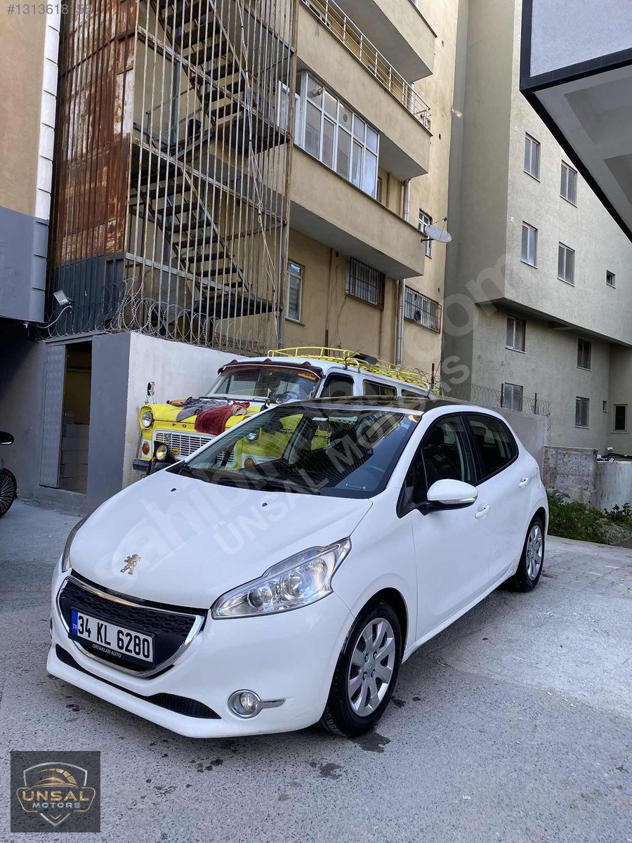 İKİNCİ SAHİBİNDEN TEMİZ 208 OTOMOTİK DÜŞÜK KM