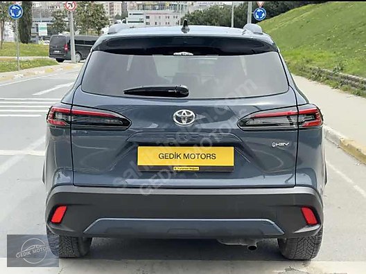 2025 MODEL OTOMATİK TOYATA CROSS 1.8 HİBRİT HATASIZ BOYASIZ  elden sen