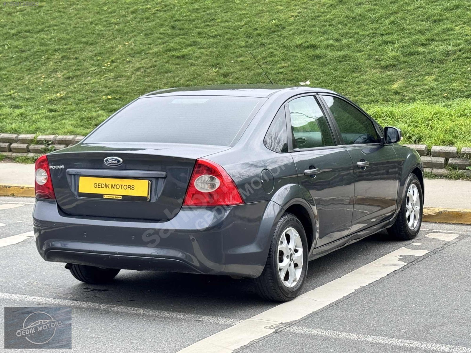  FORD FOCUS 1.6 COMFORT OTOMATİK HARİKA BİR ARAÇ