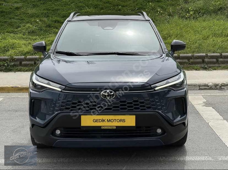 2025 MODEL OTOMATİK TOYATA CROSS 1.8 HİBRİT HATASIZ BOY